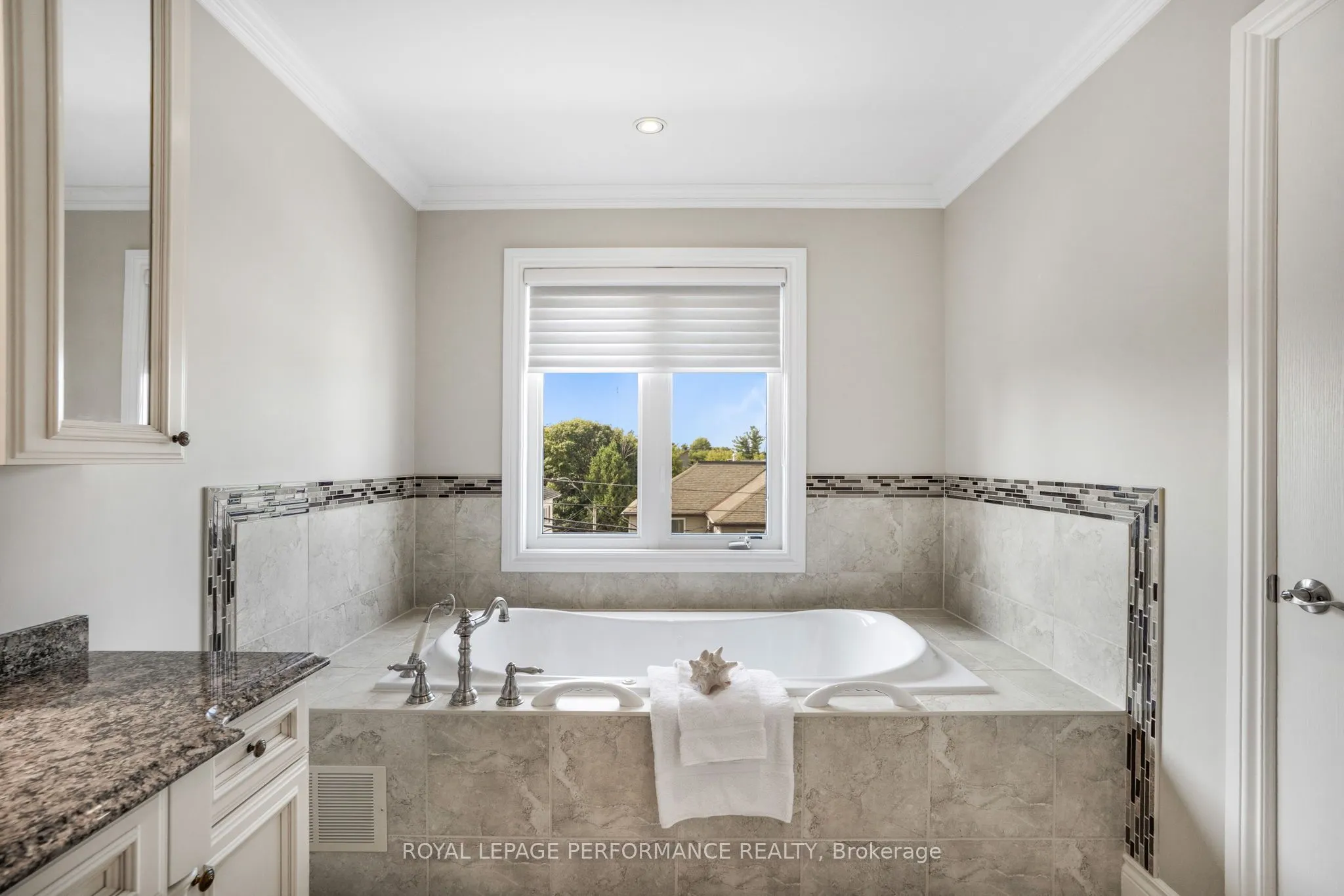 770 Principale Street, #301