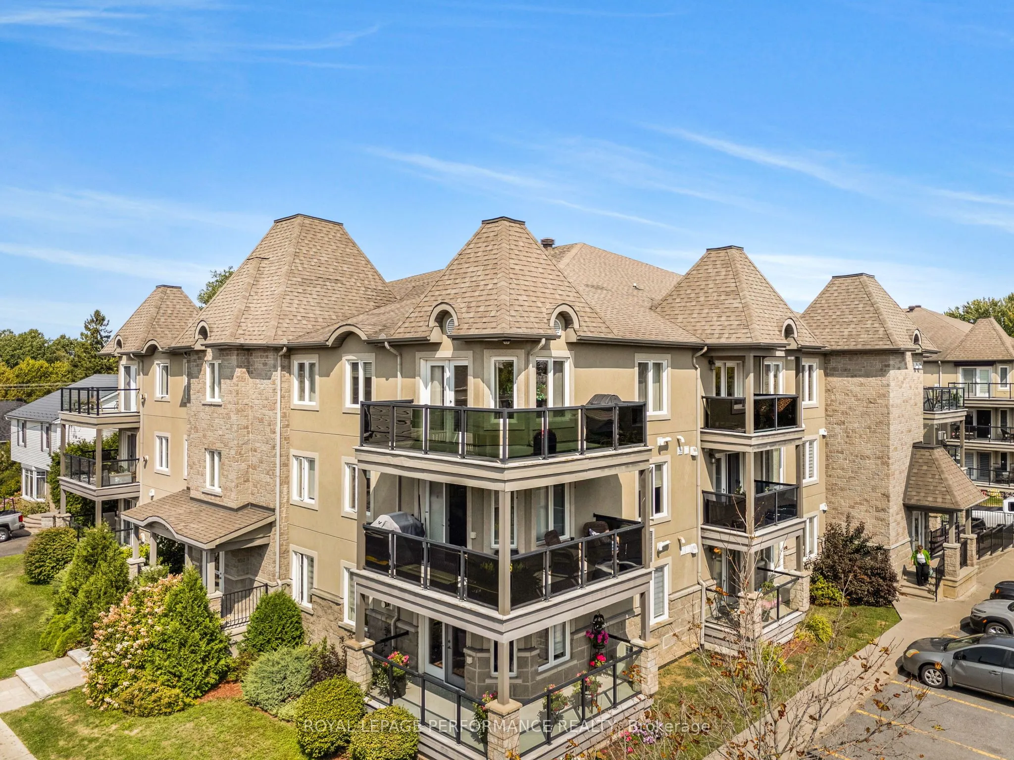 770 Principale Street, #301