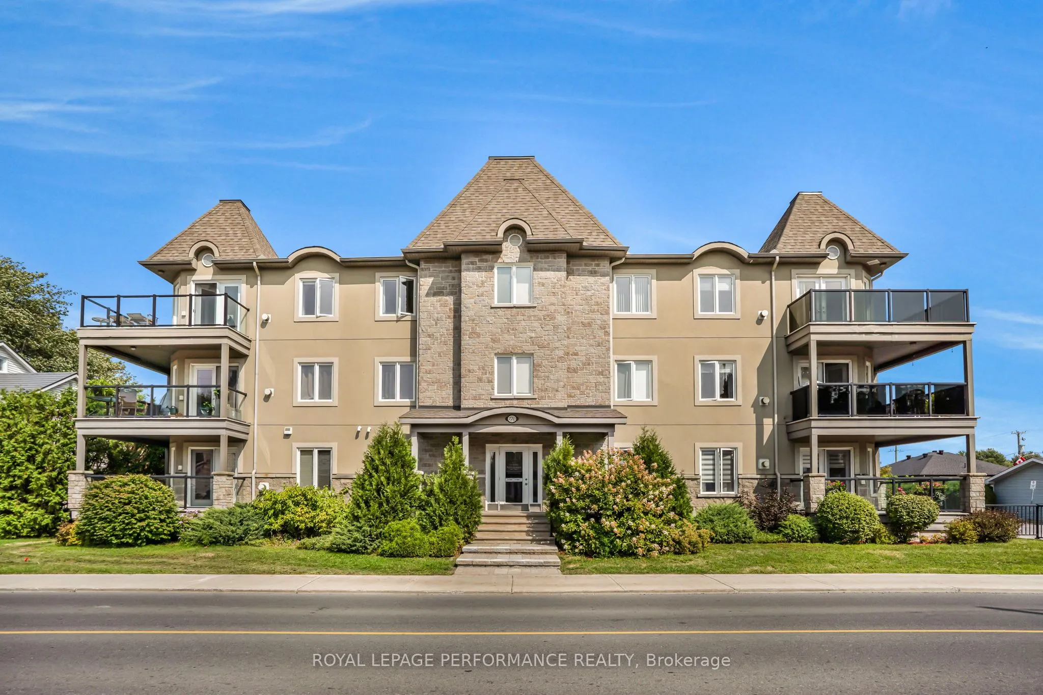 770 Principale Street, #301