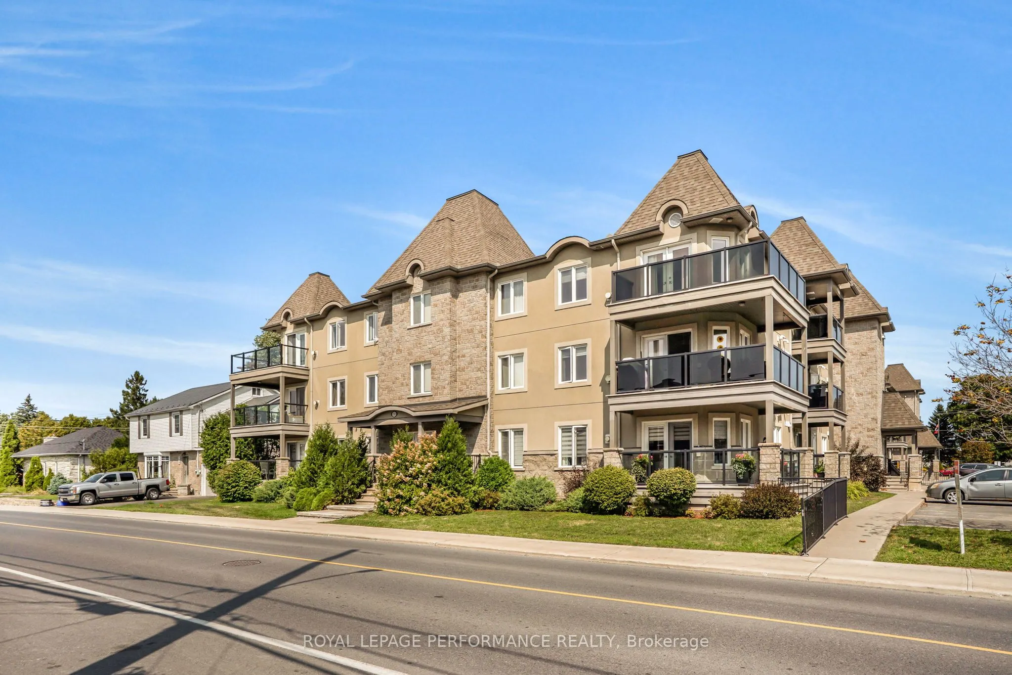 770 Principale Street, #301