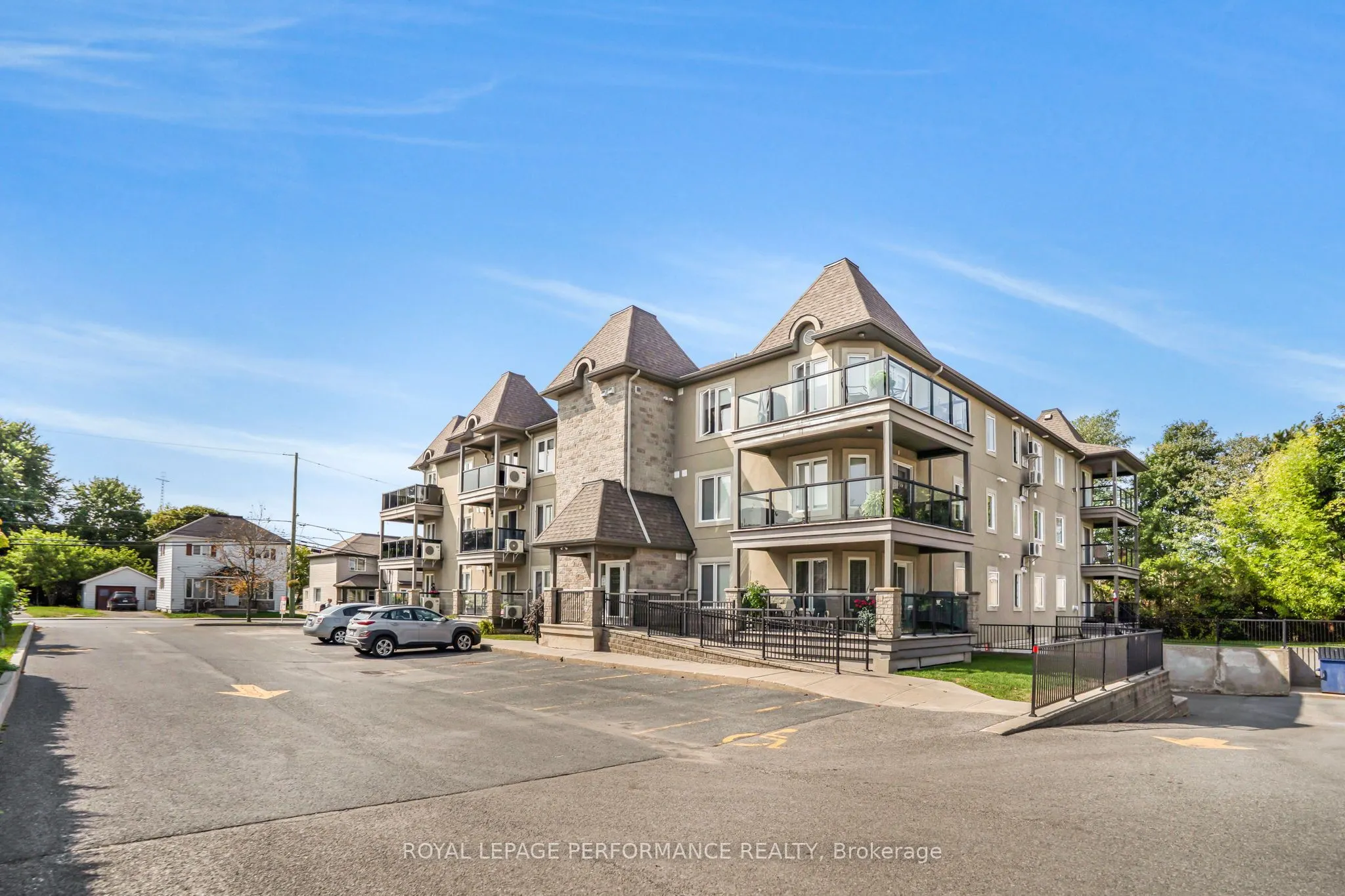 770 Principale Street, #301