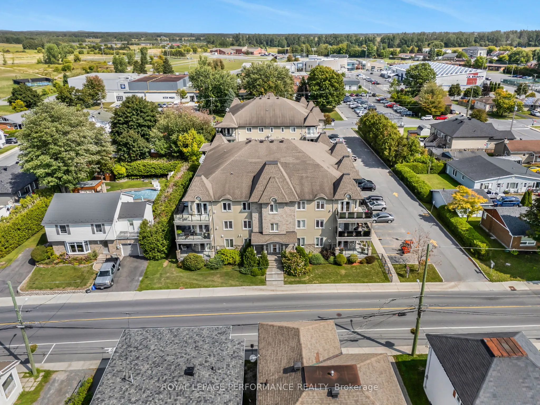 770 Principale Street, #301