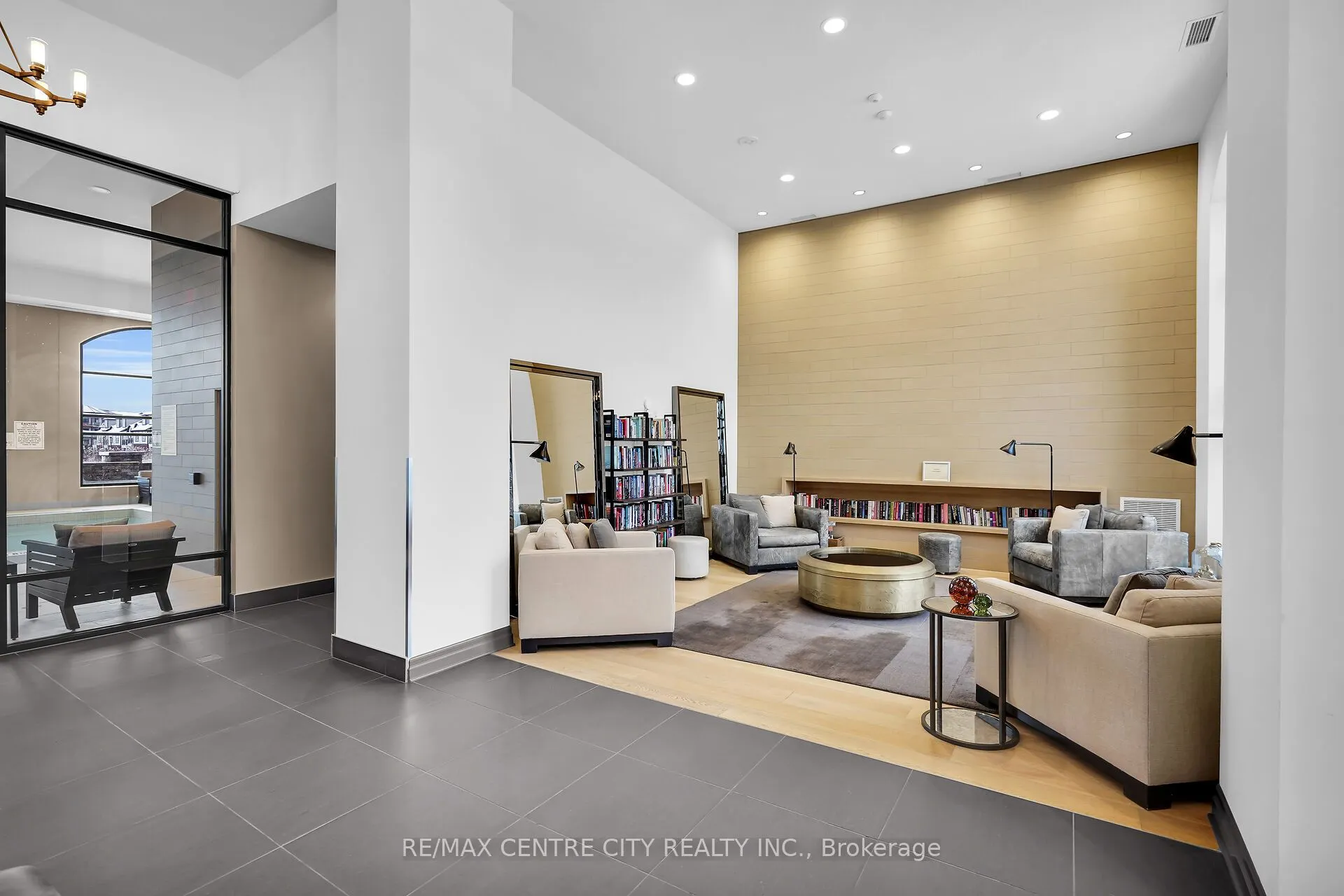 260 Villagewalk Boulevard, #801