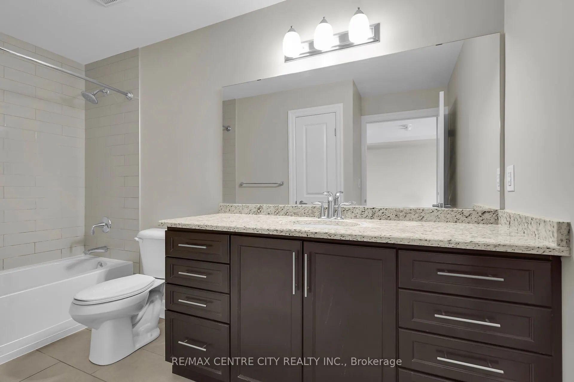 260 Villagewalk Boulevard, #801