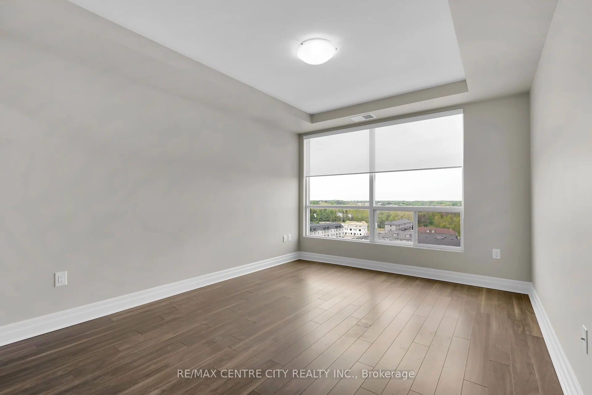 260 Villagewalk Boulevard, #801