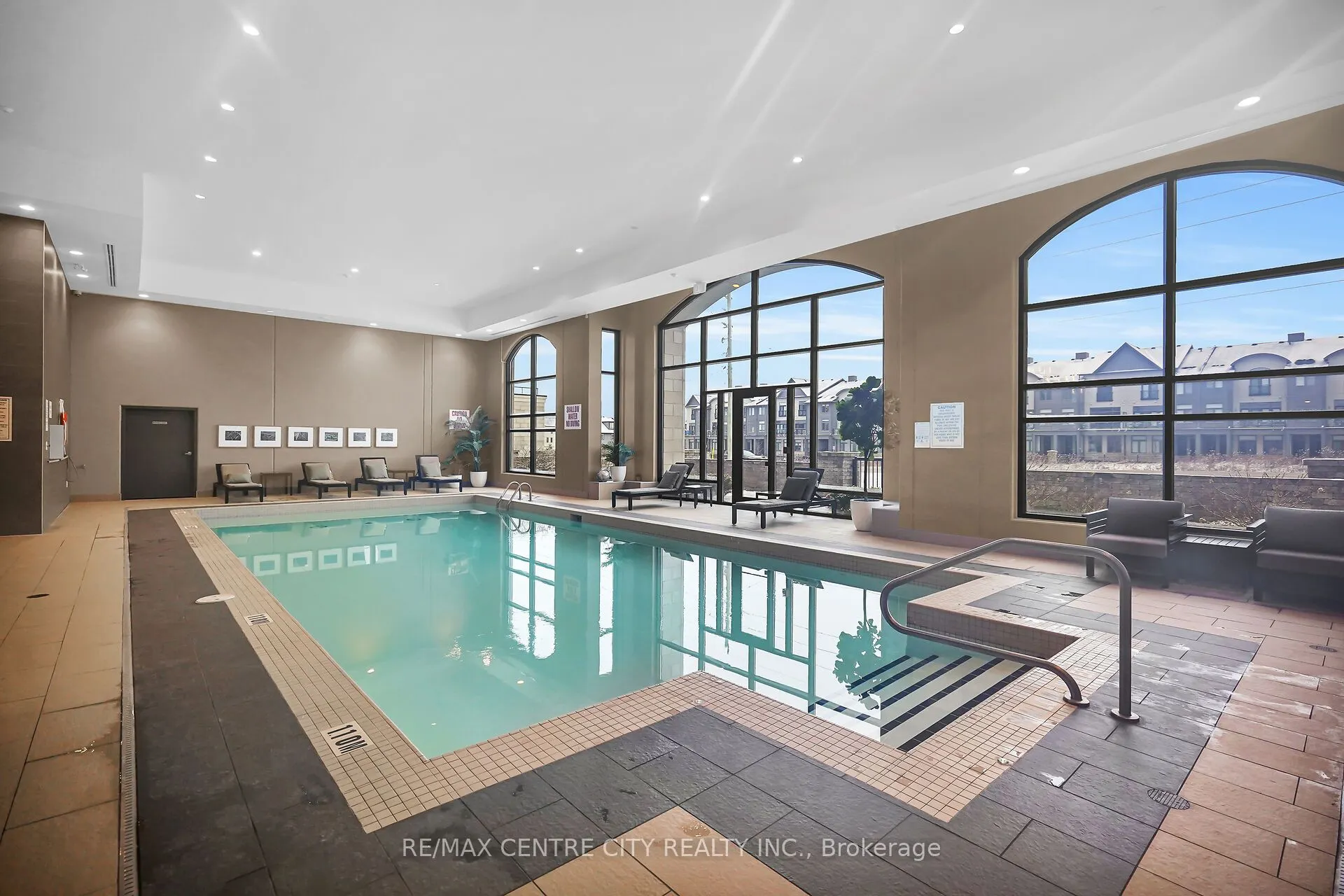 260 Villagewalk Boulevard, #801