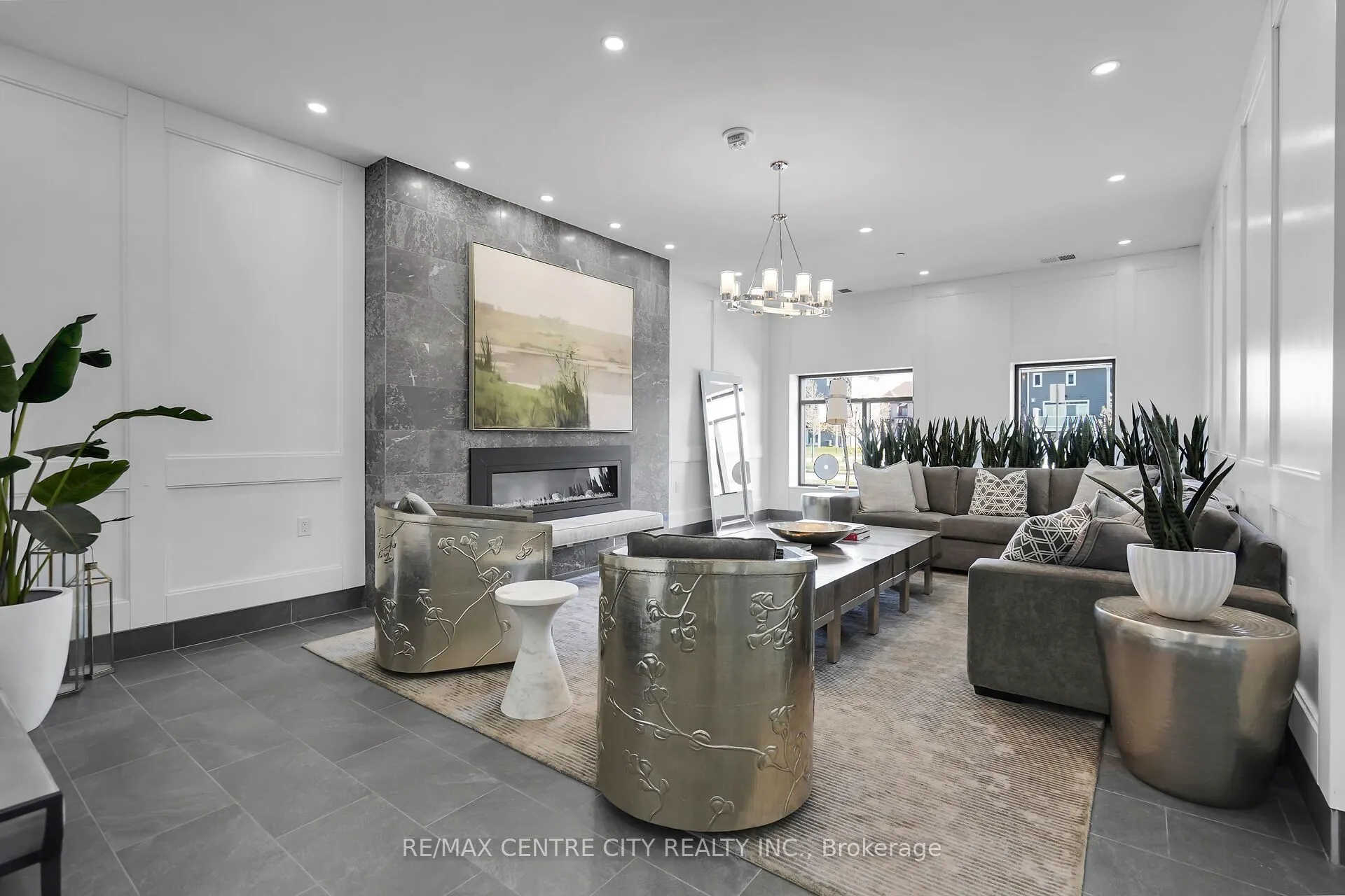 260 Villagewalk Boulevard, #801