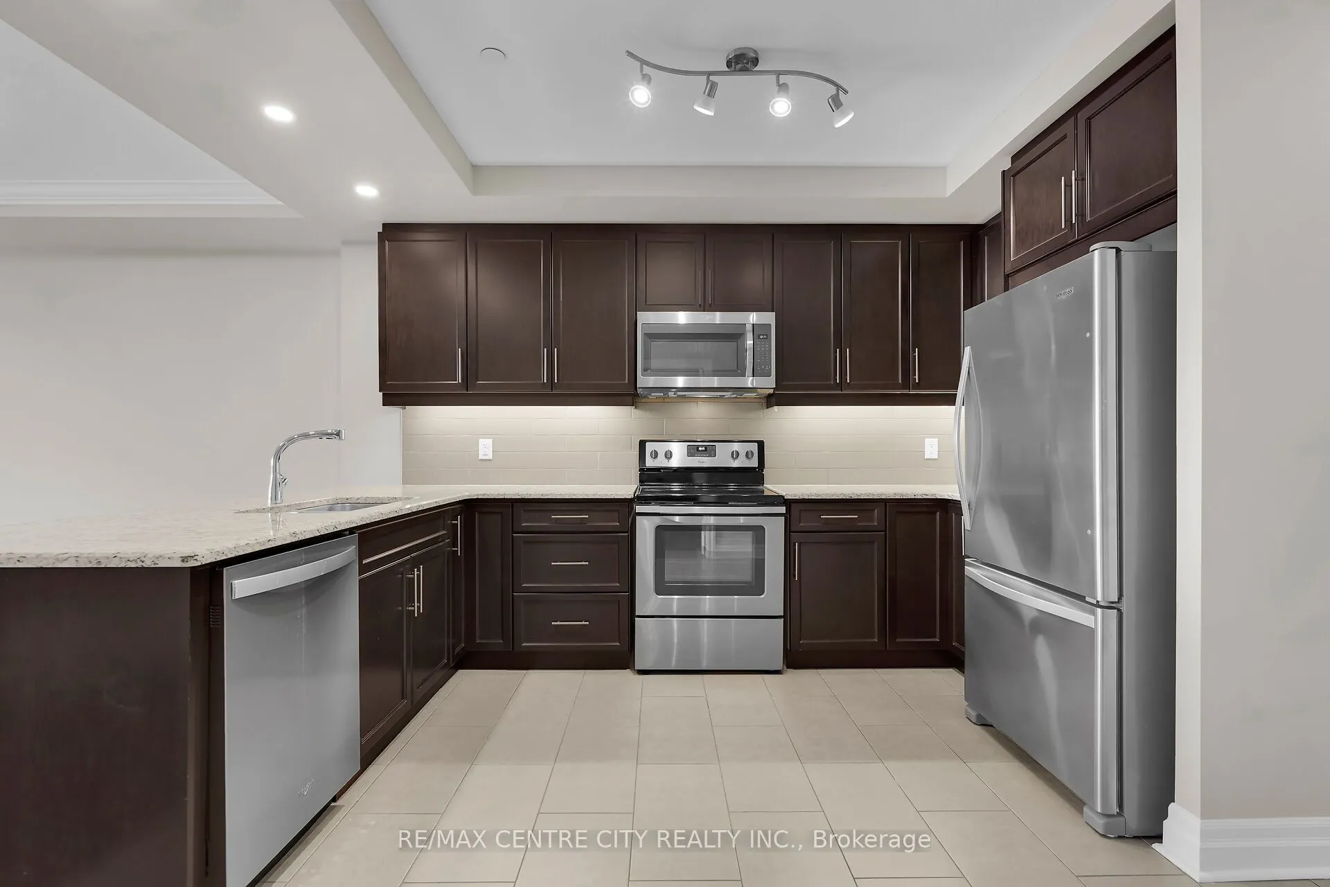260 Villagewalk Boulevard, #801