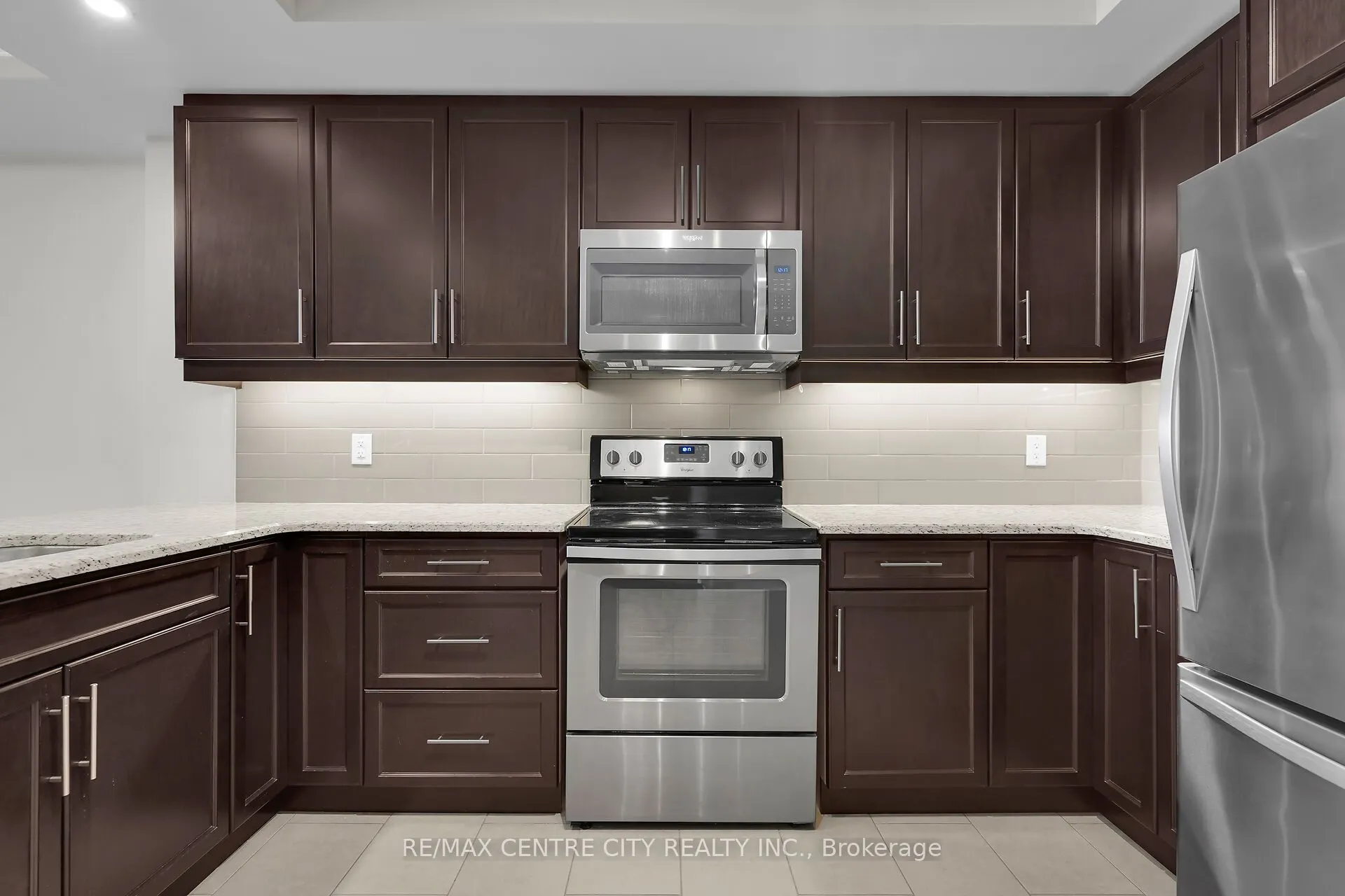 260 Villagewalk Boulevard, #801