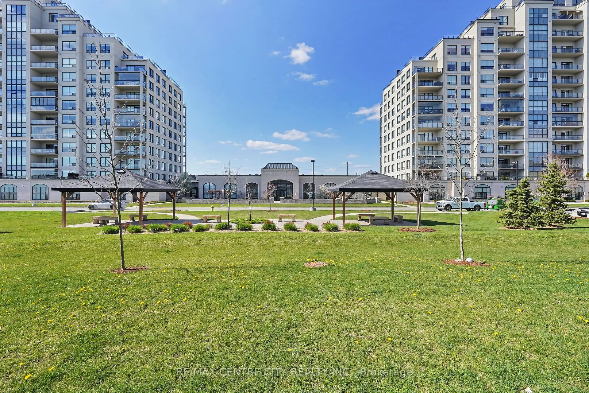260 Villagewalk Boulevard, #801