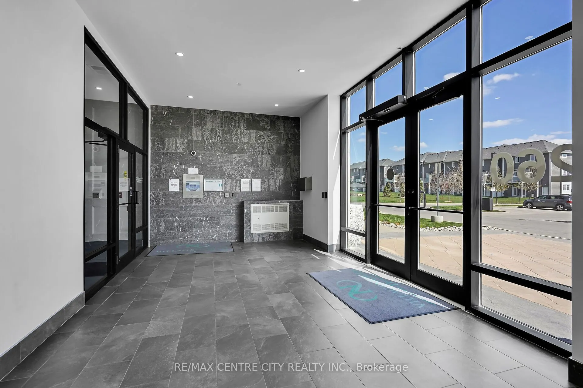 260 Villagewalk Boulevard, #801