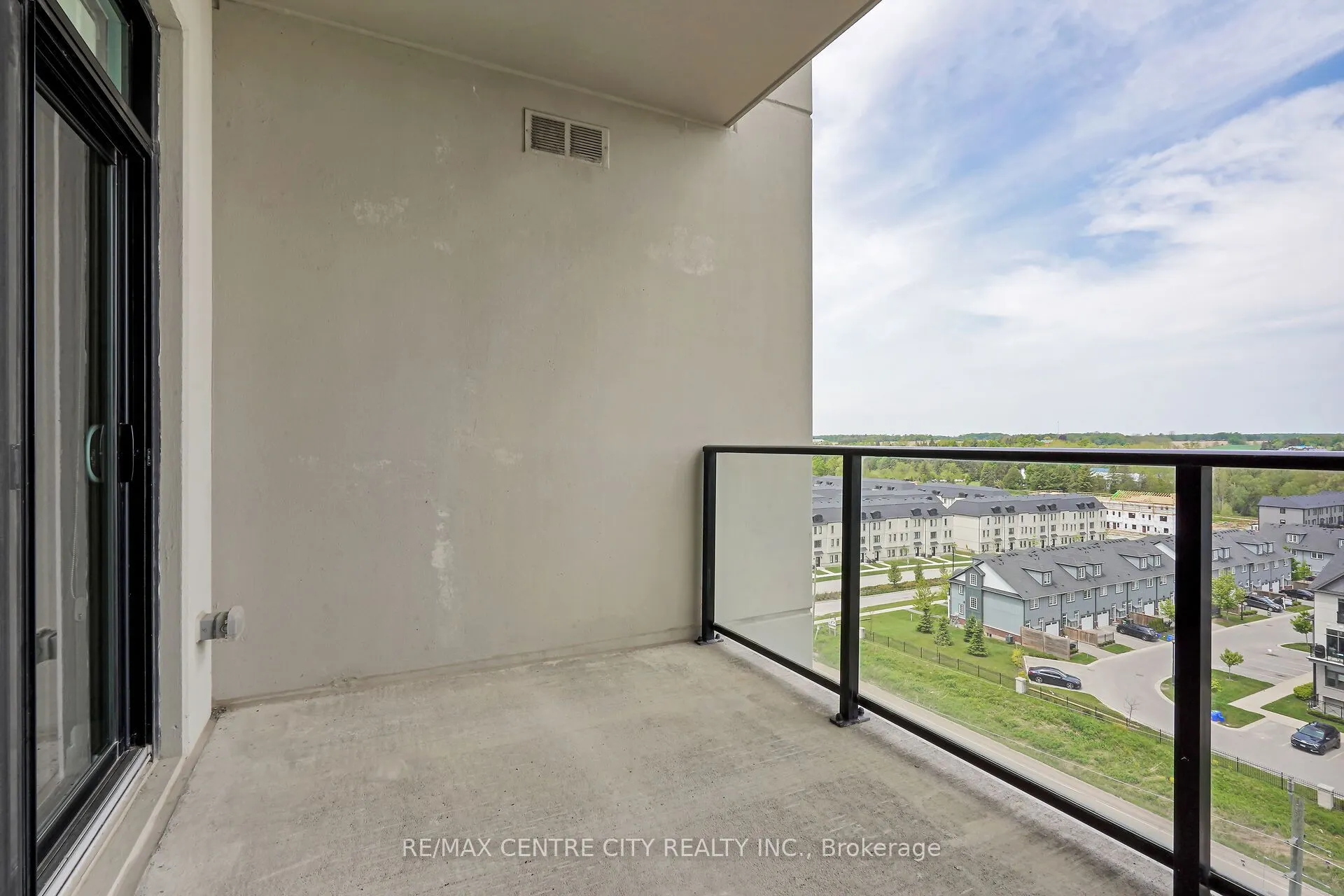 260 Villagewalk Boulevard, #801