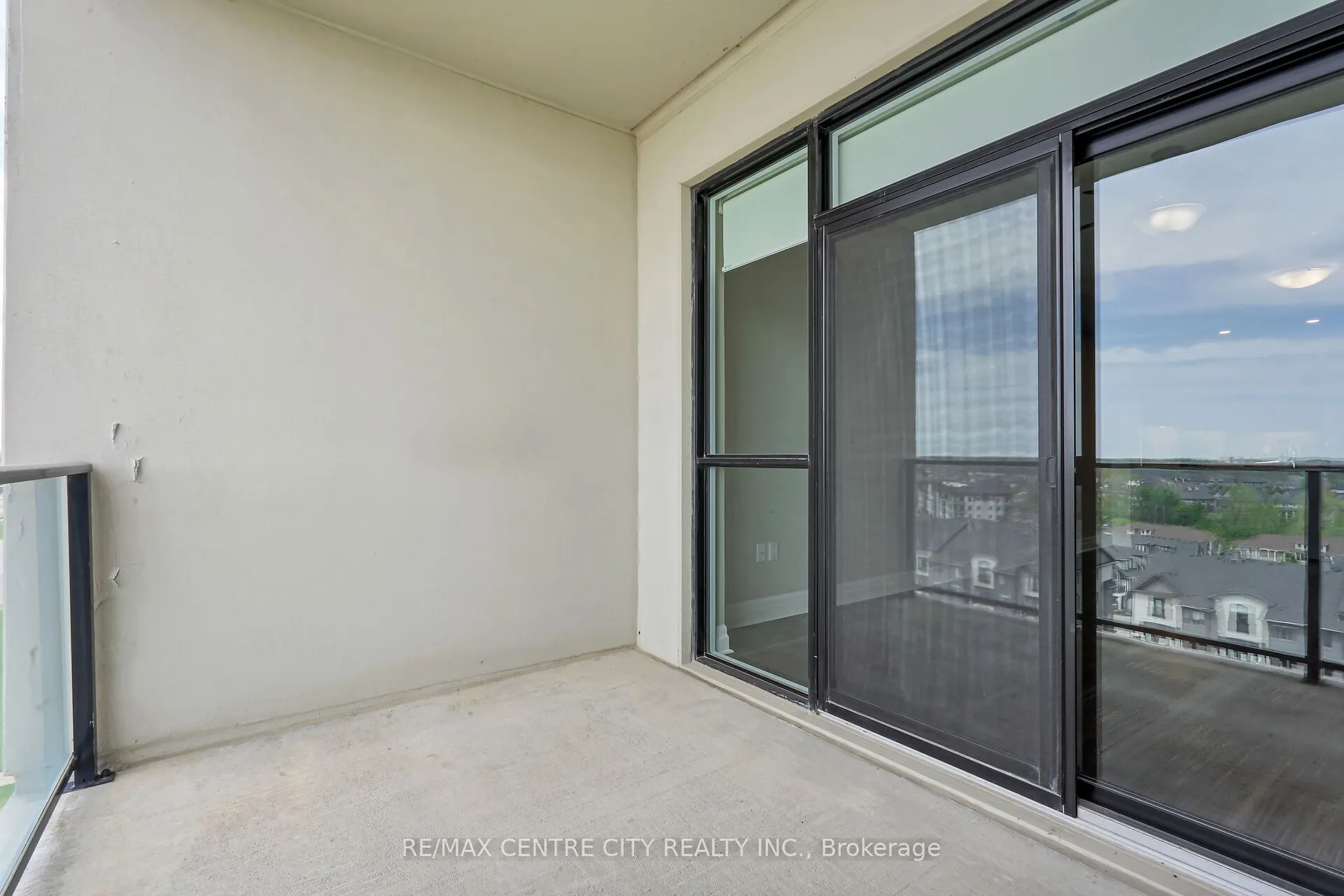 260 Villagewalk Boulevard, #801