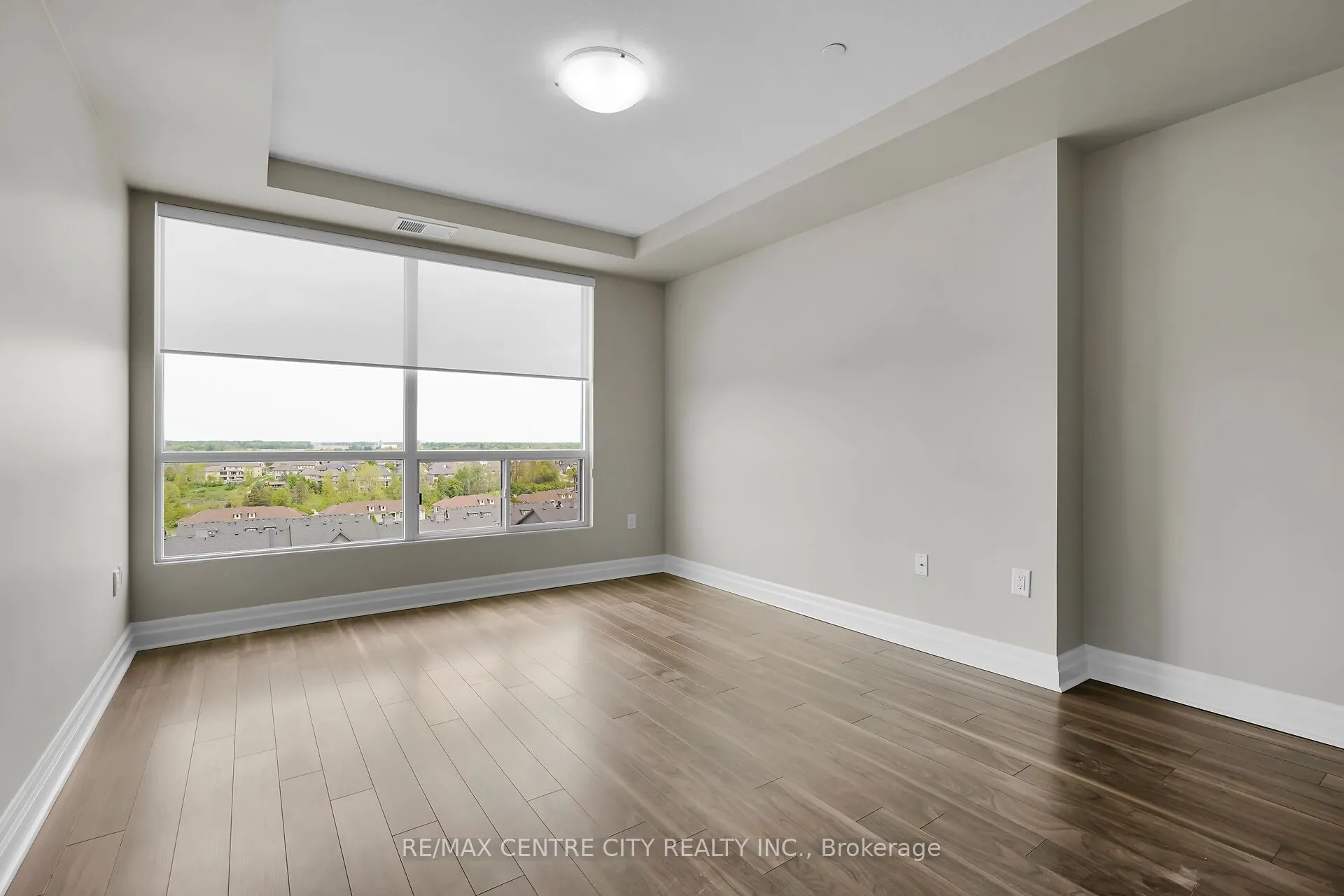 260 Villagewalk Boulevard, #801