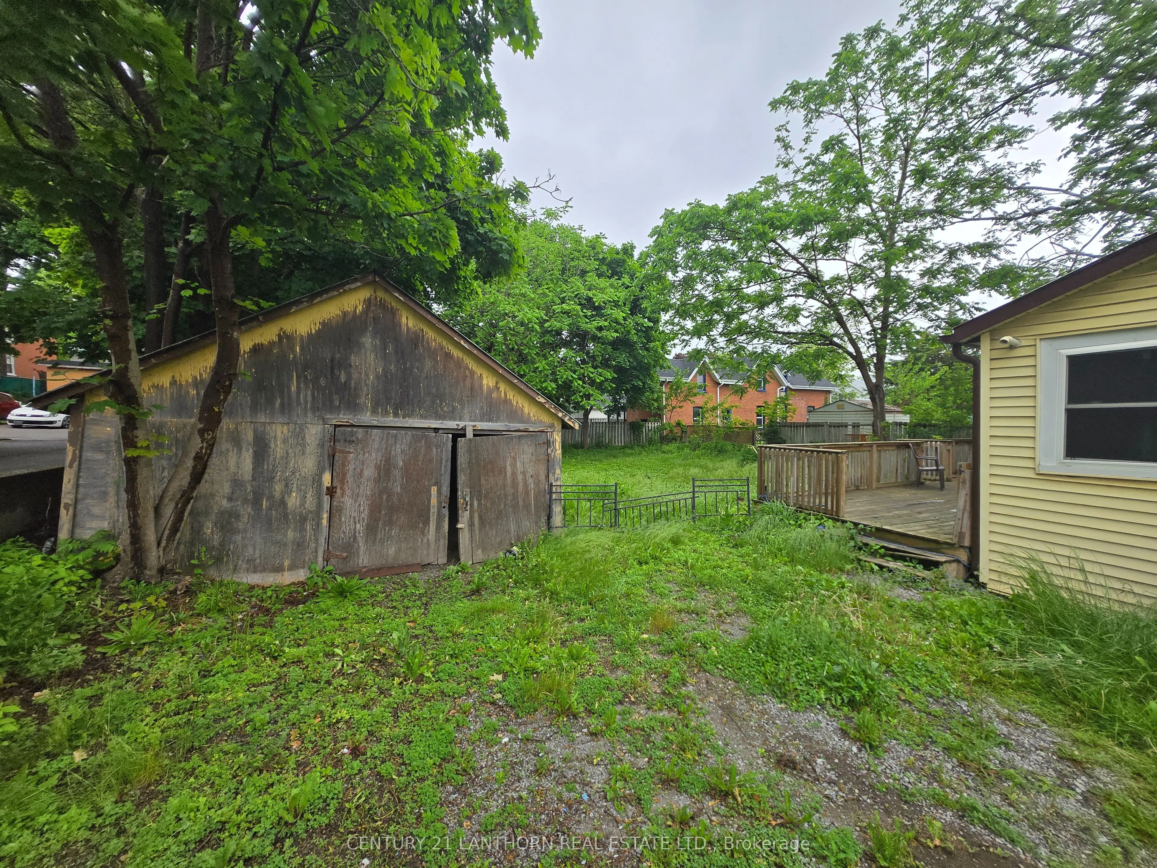 188 Dundas Street W