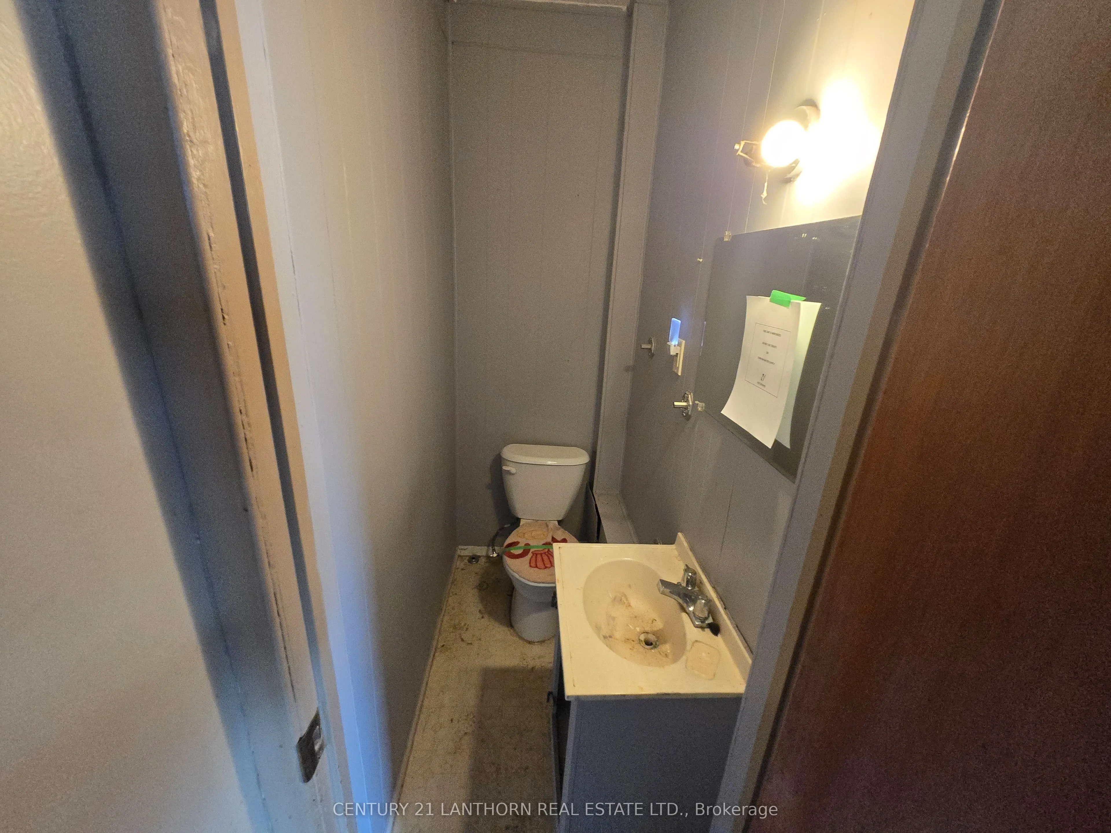 188 Dundas Street W