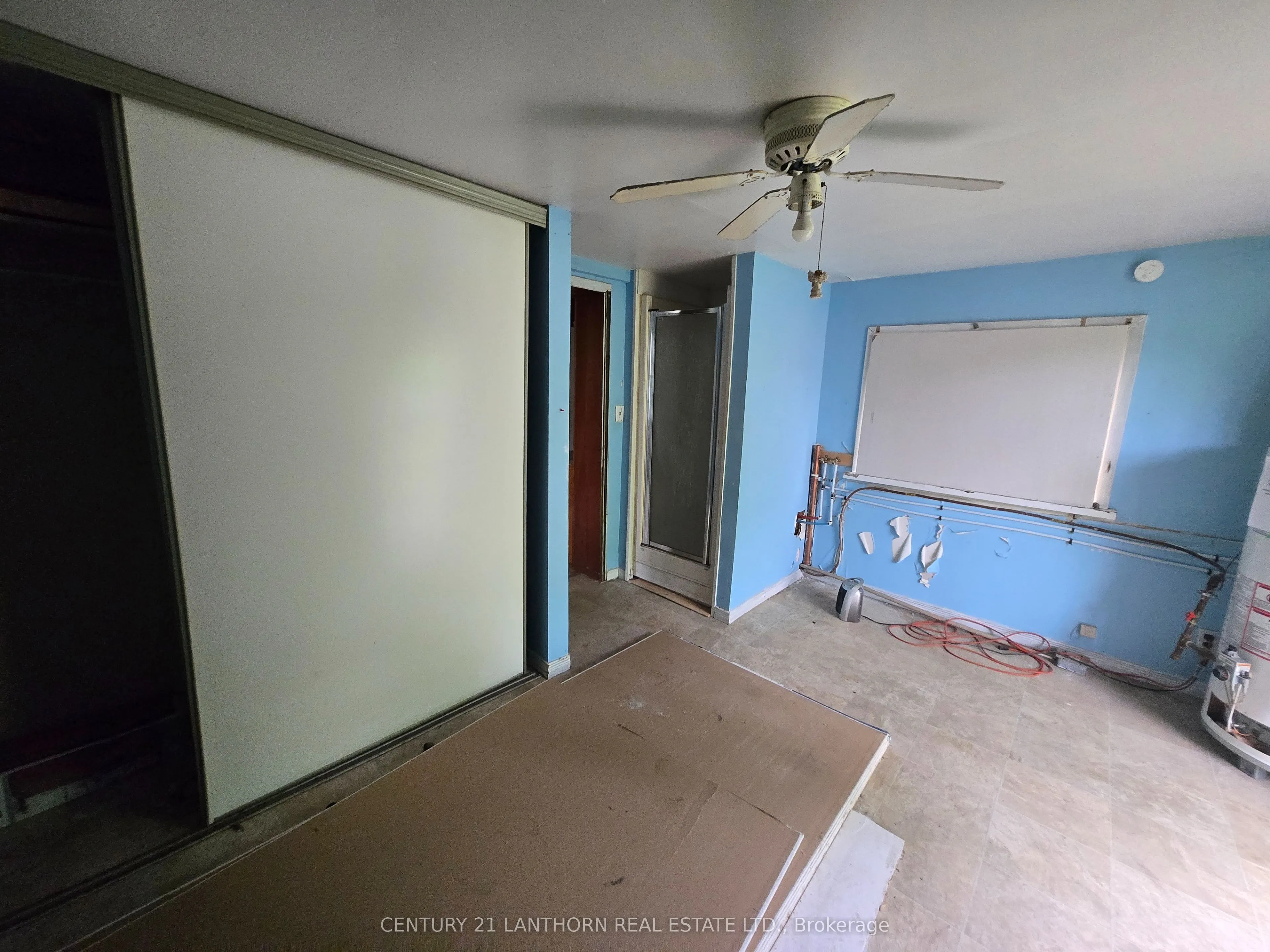 188 Dundas Street W