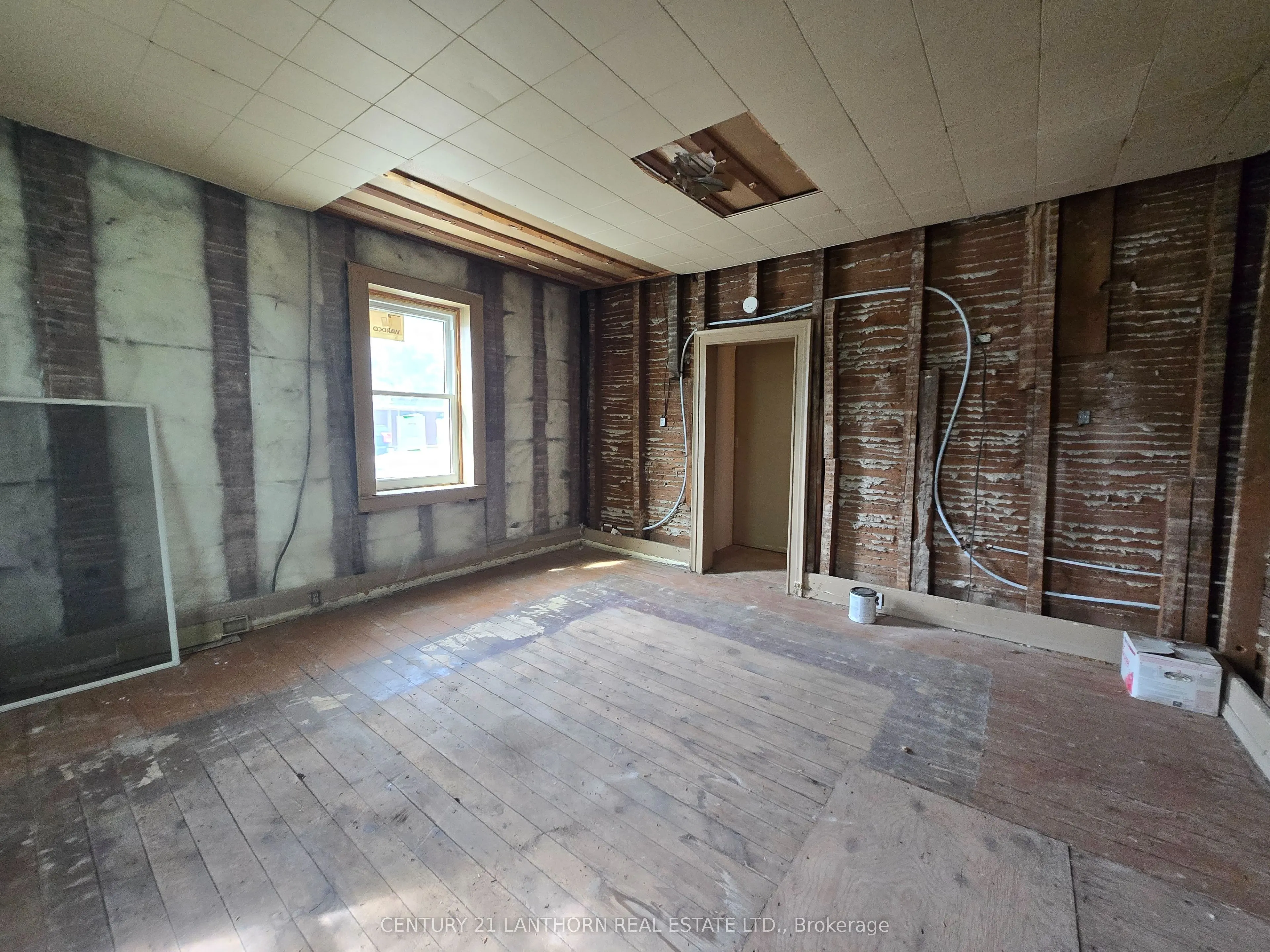 188 Dundas Street W