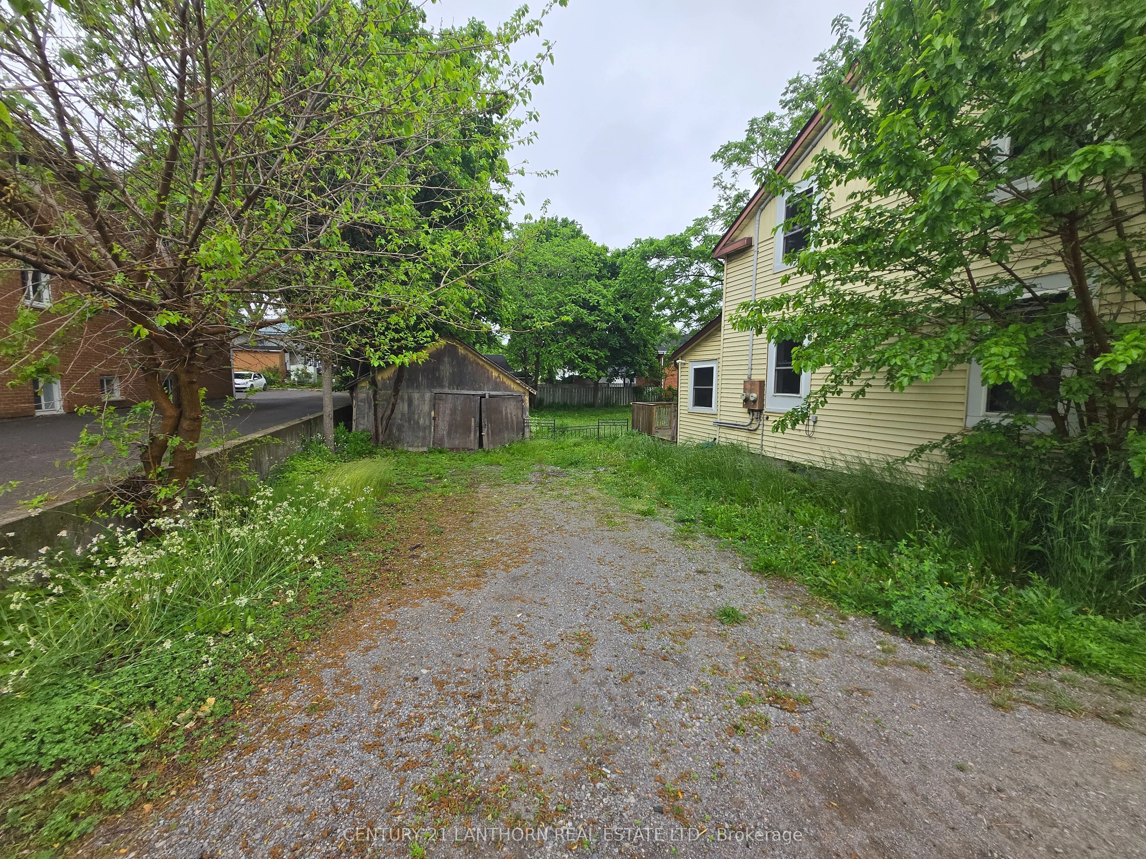 188 Dundas Street W