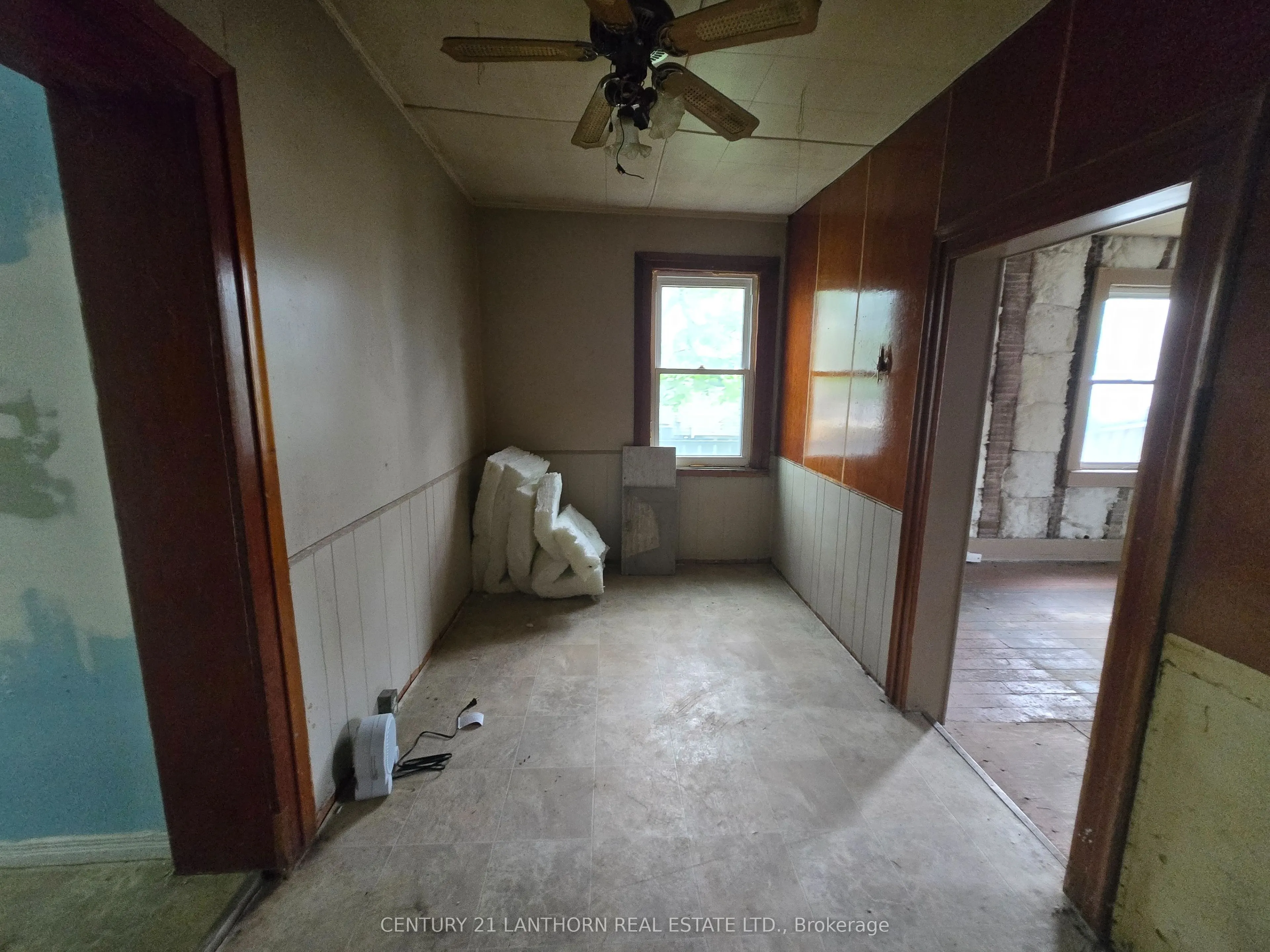 188 Dundas Street W