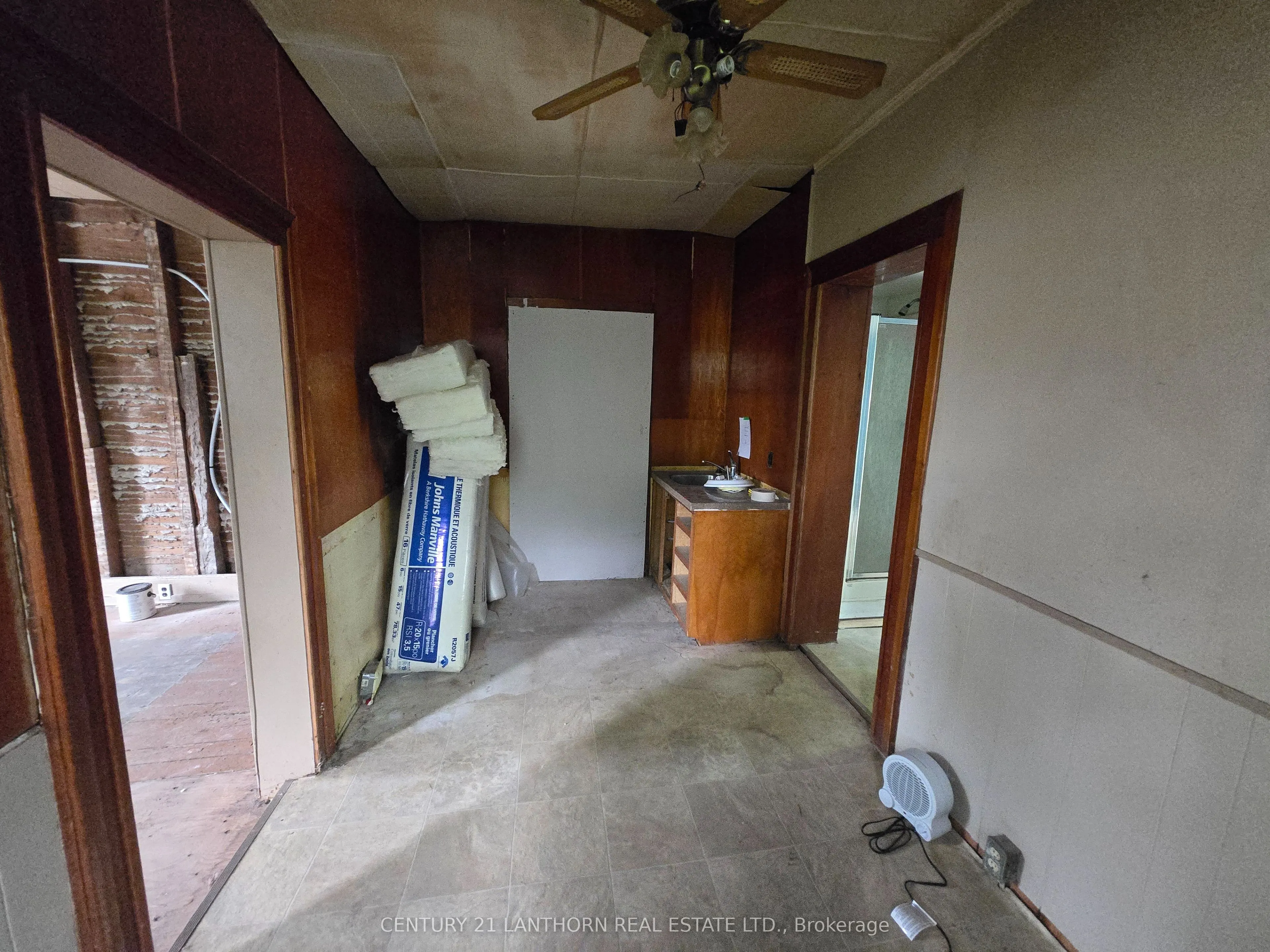 188 Dundas Street W