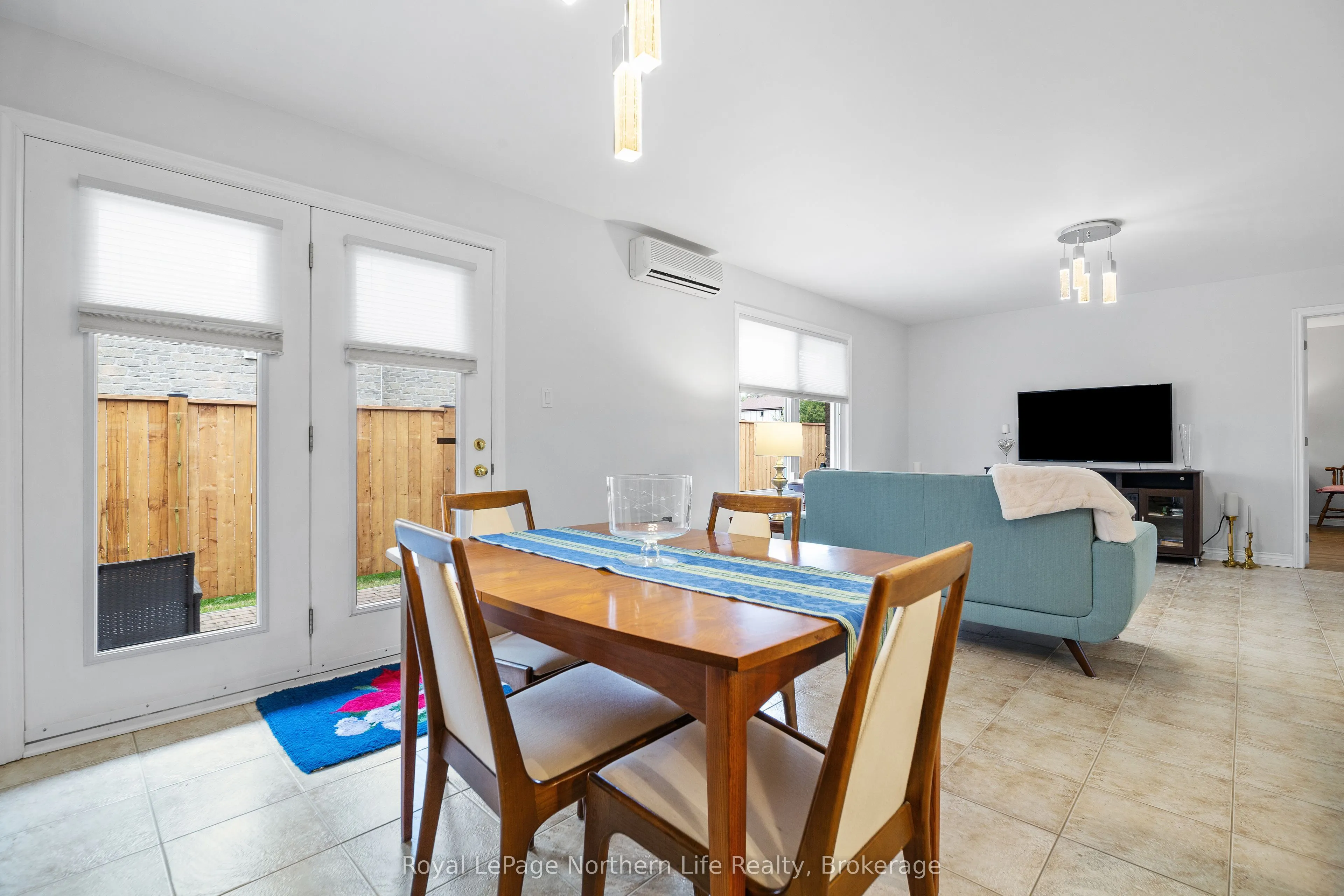 582 Lakeshore Drive, #8