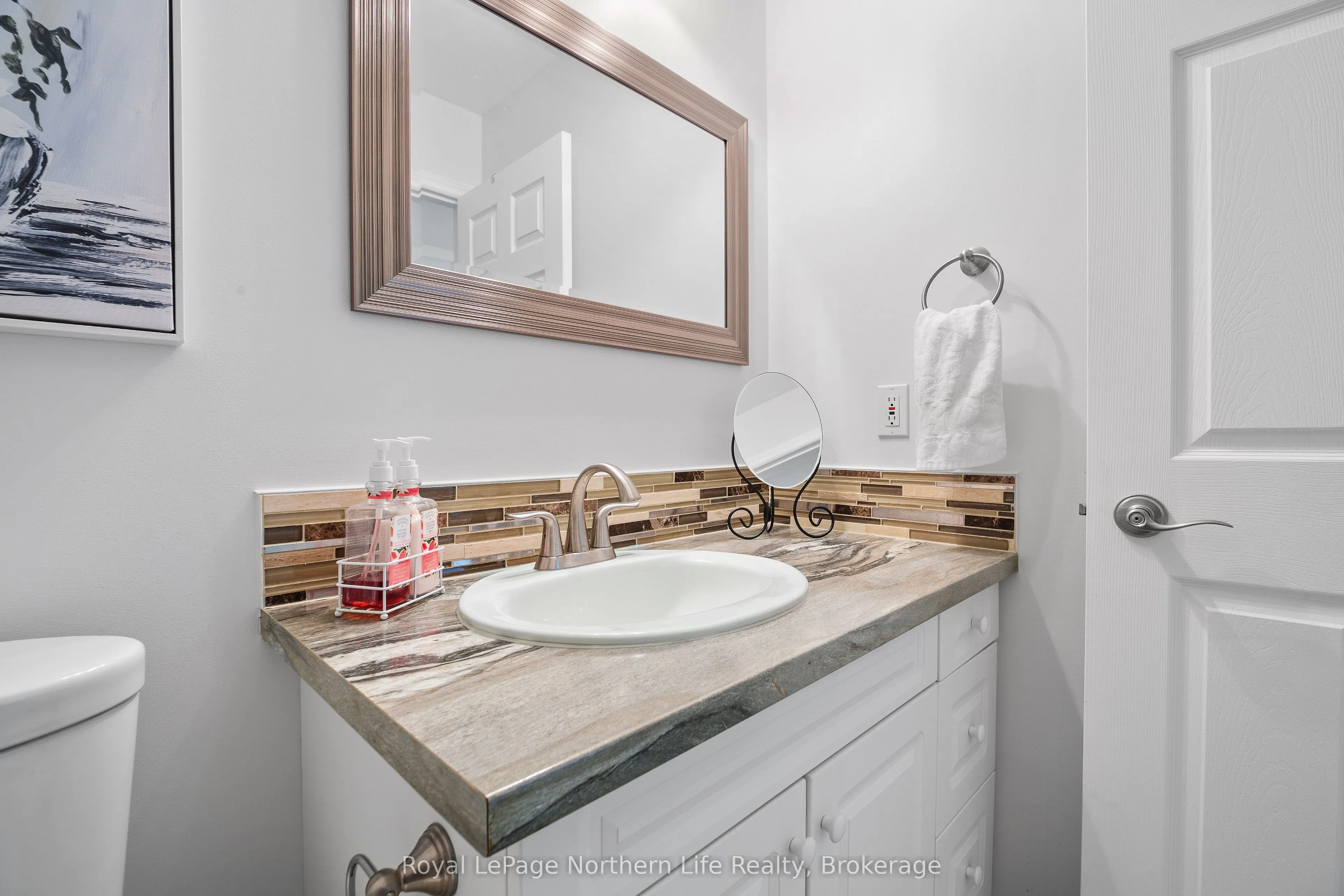 582 Lakeshore Drive, #8