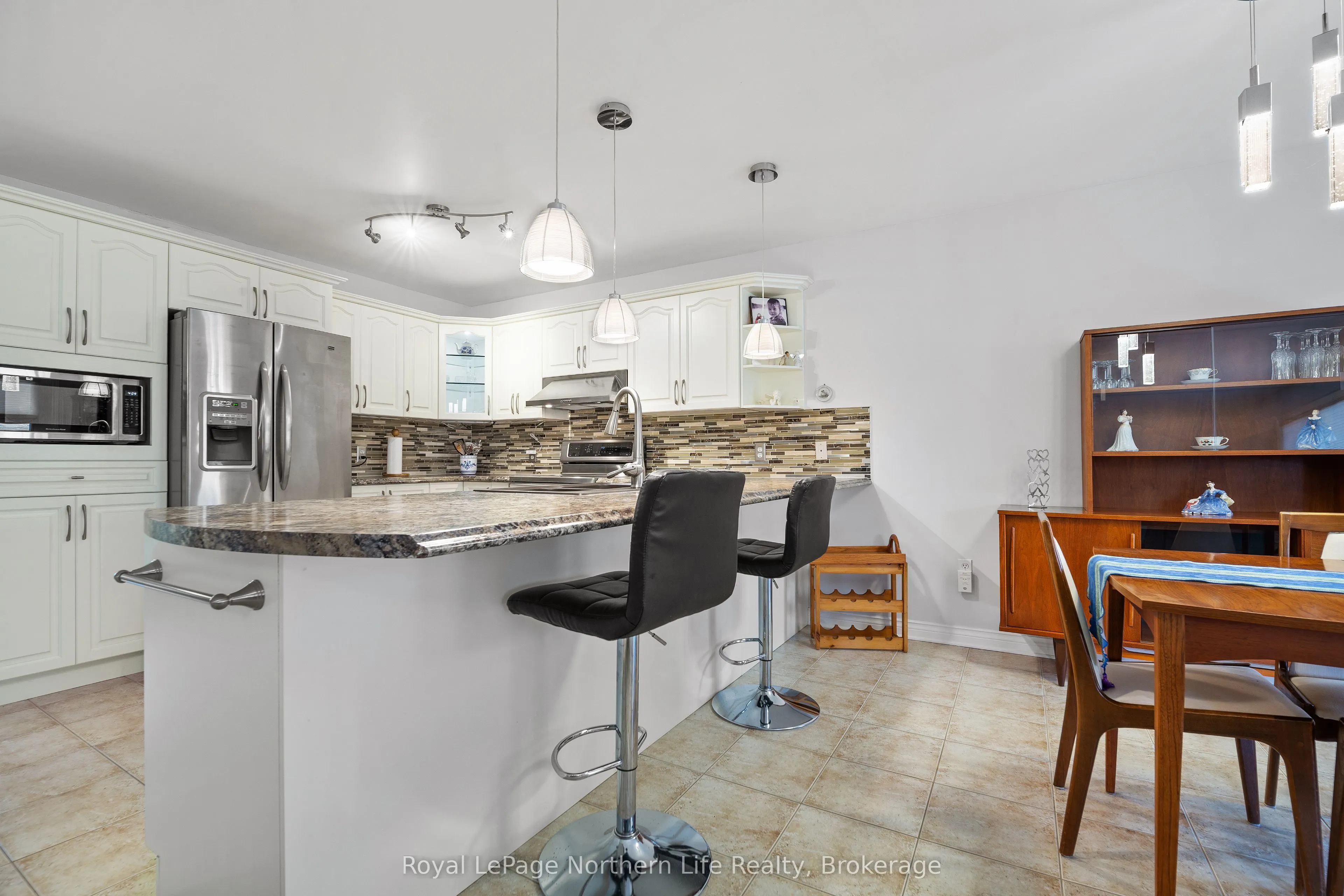 582 Lakeshore Drive, #8