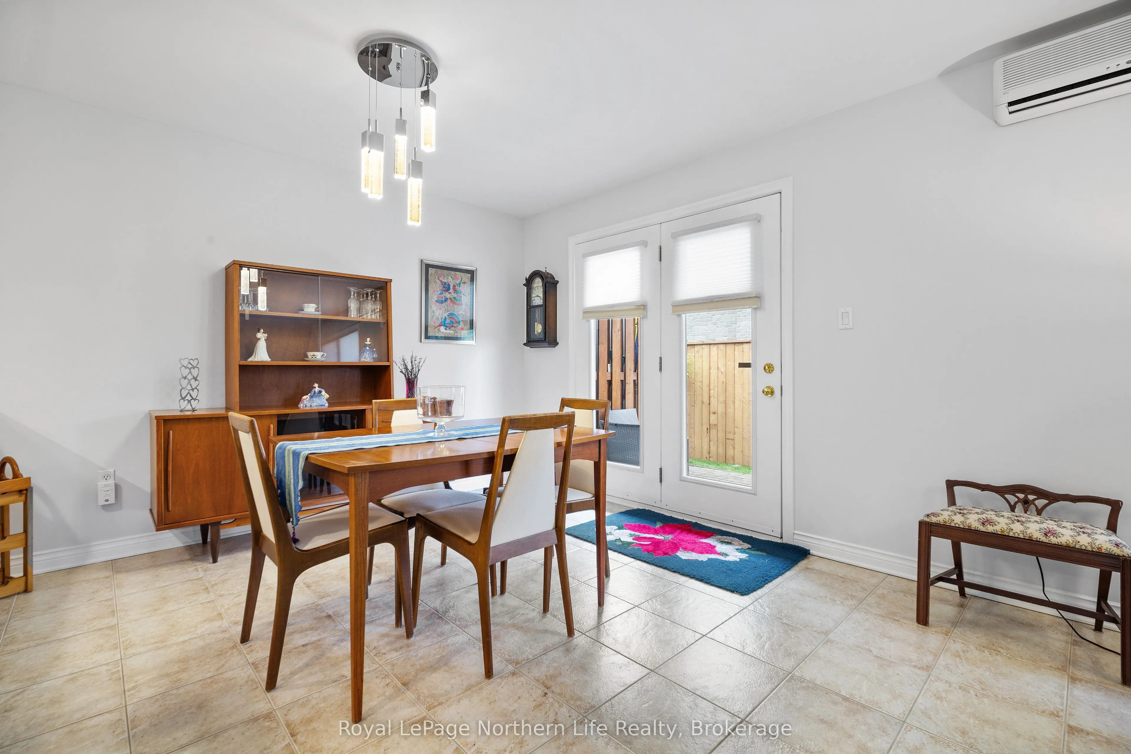 582 Lakeshore Drive, #8