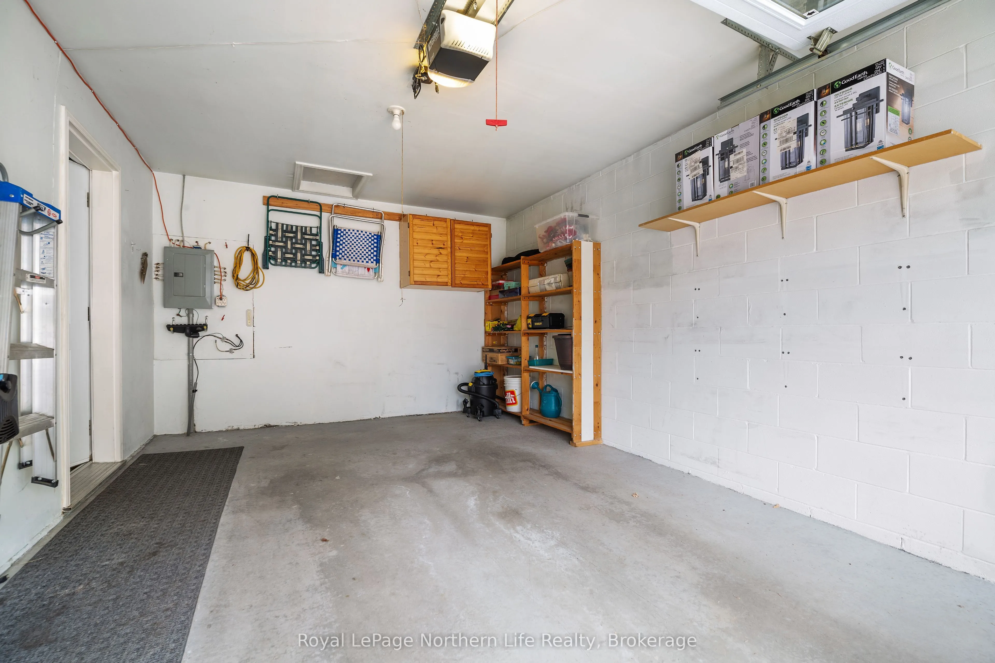 582 Lakeshore Drive, #8