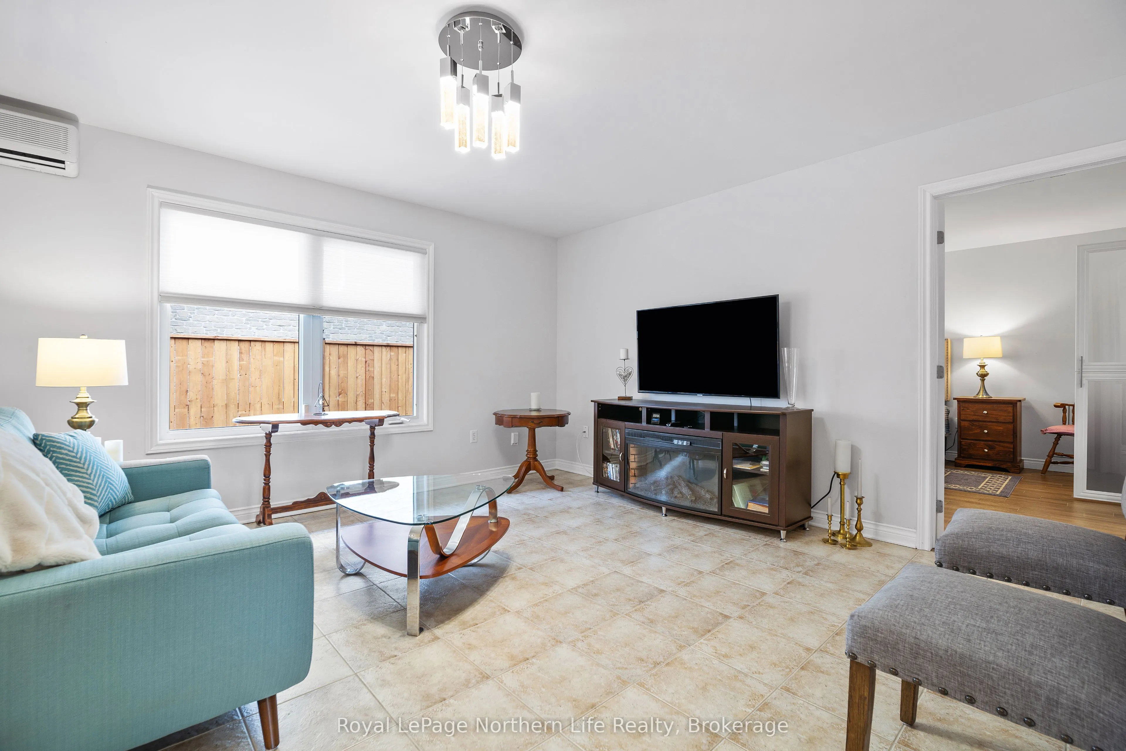 582 Lakeshore Drive, #8