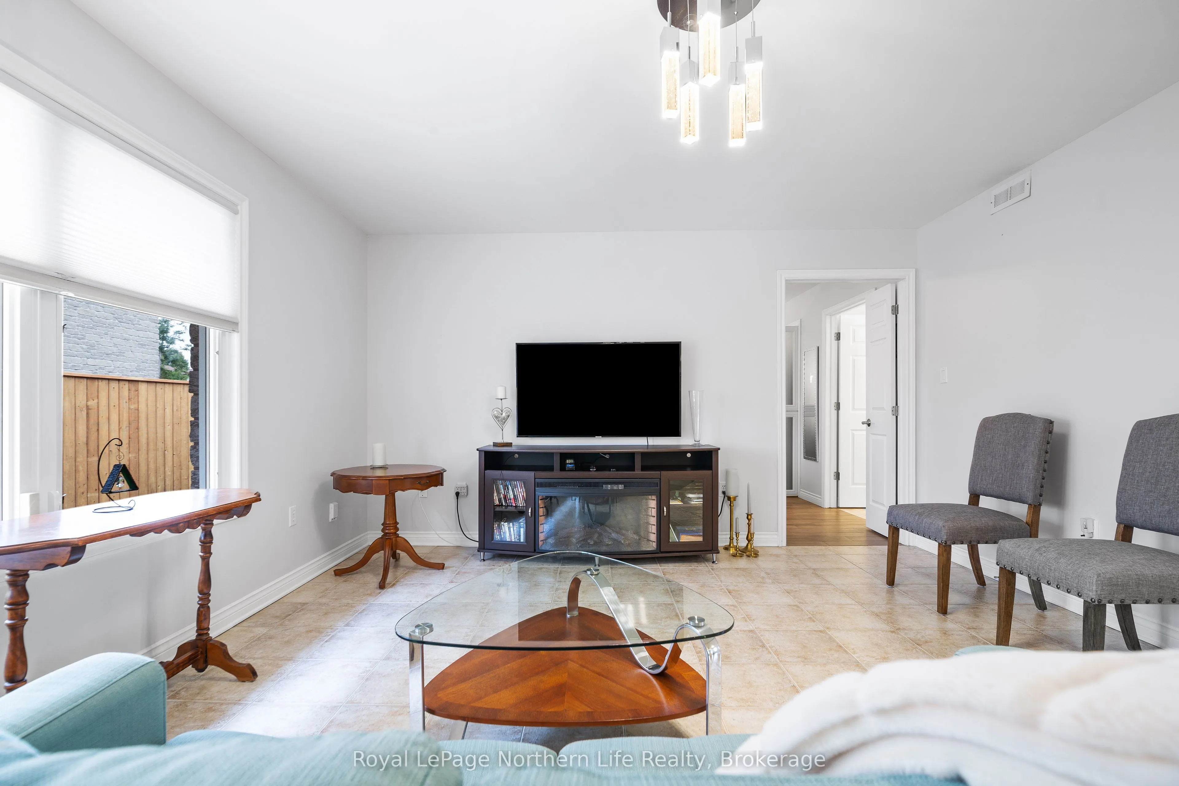 582 Lakeshore Drive, #8