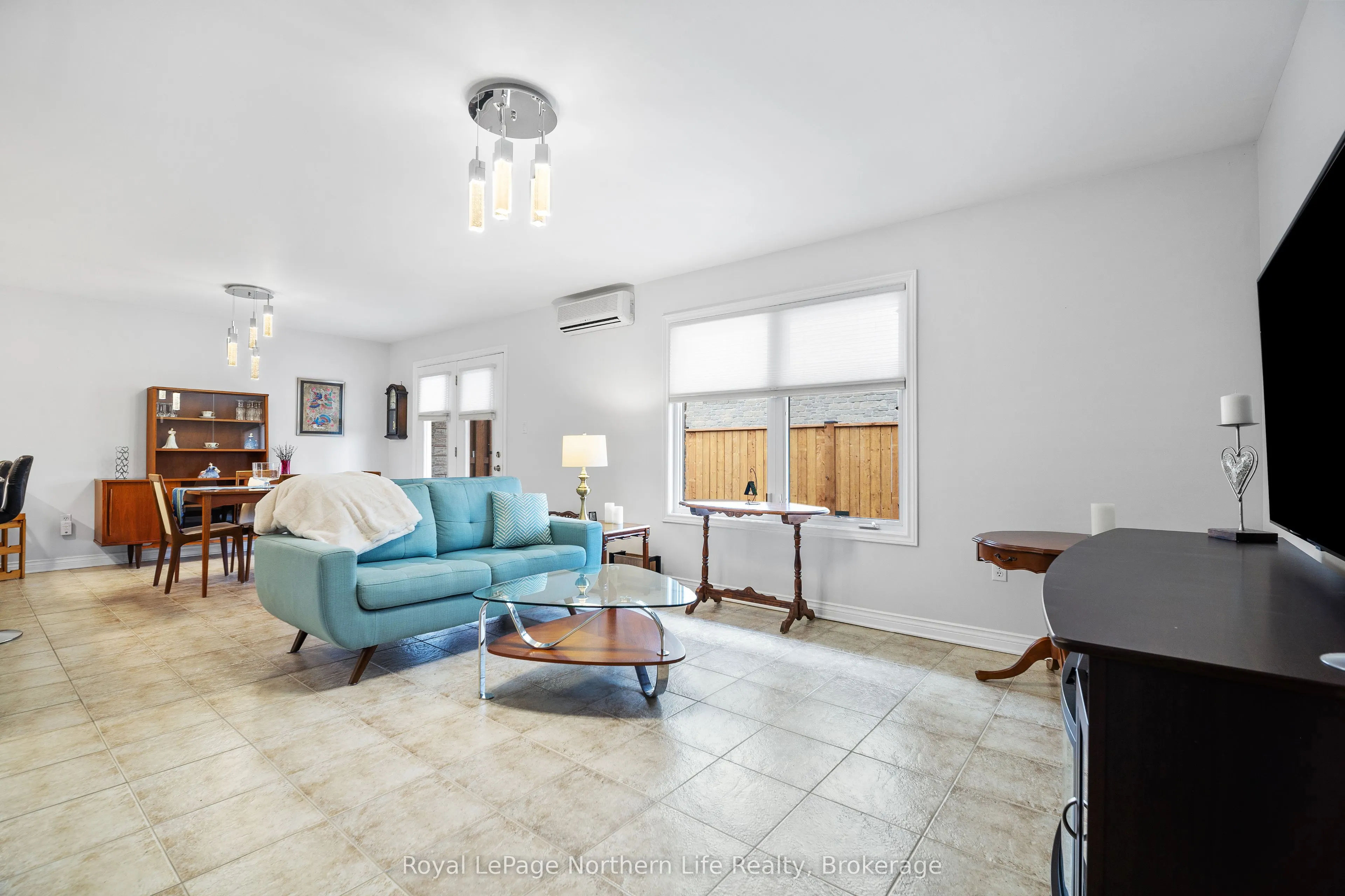 582 Lakeshore Drive, #8