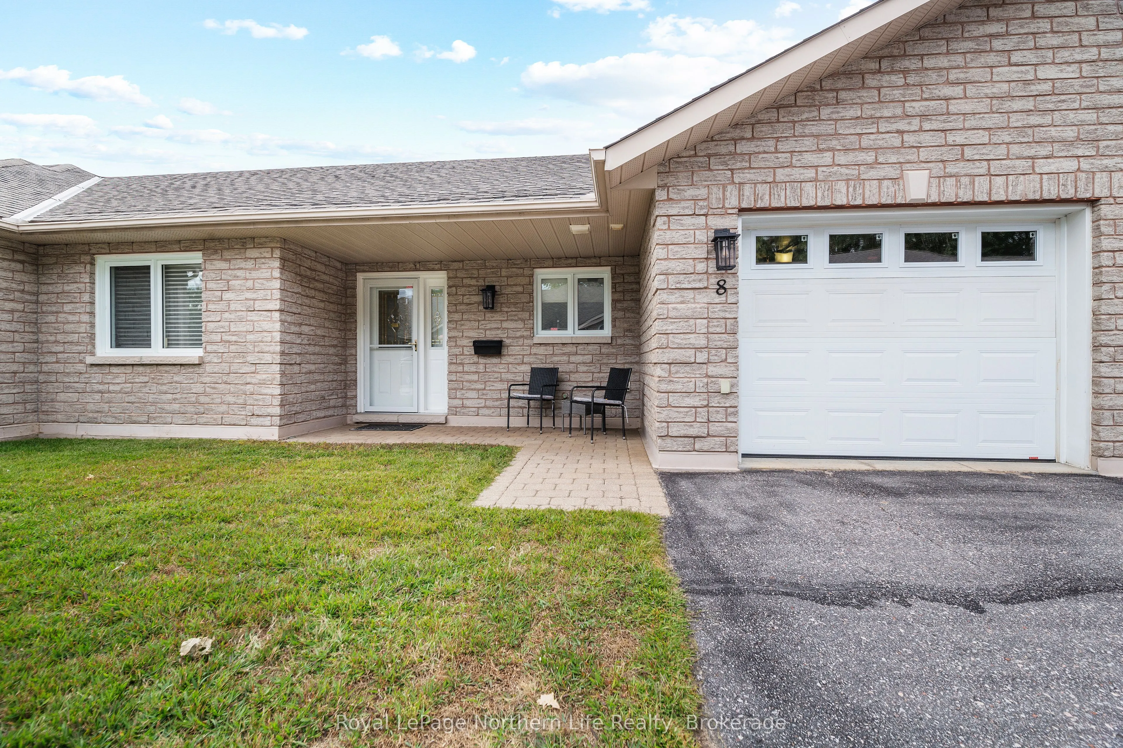582 Lakeshore Drive, #8