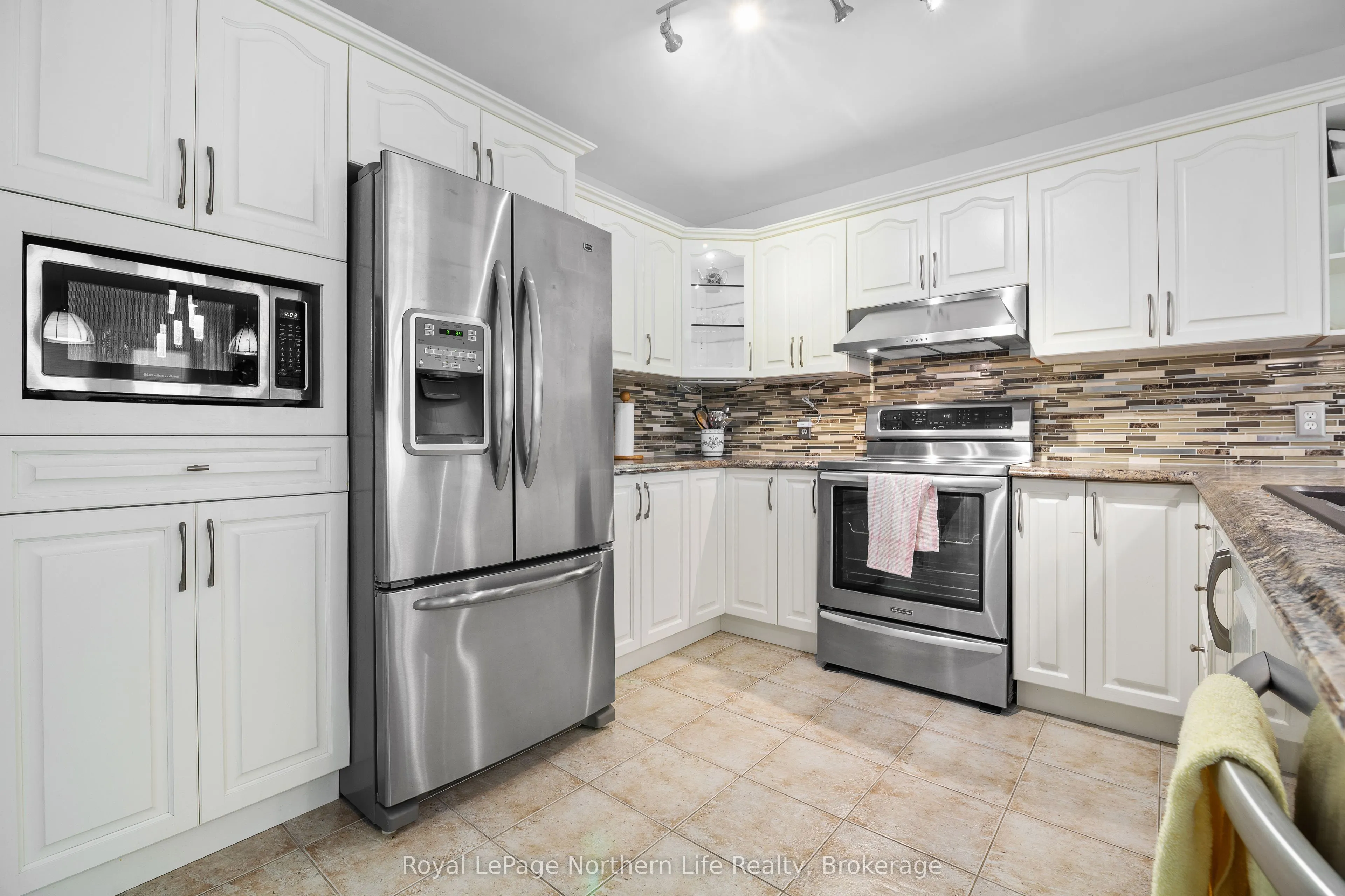 582 Lakeshore Drive, #8