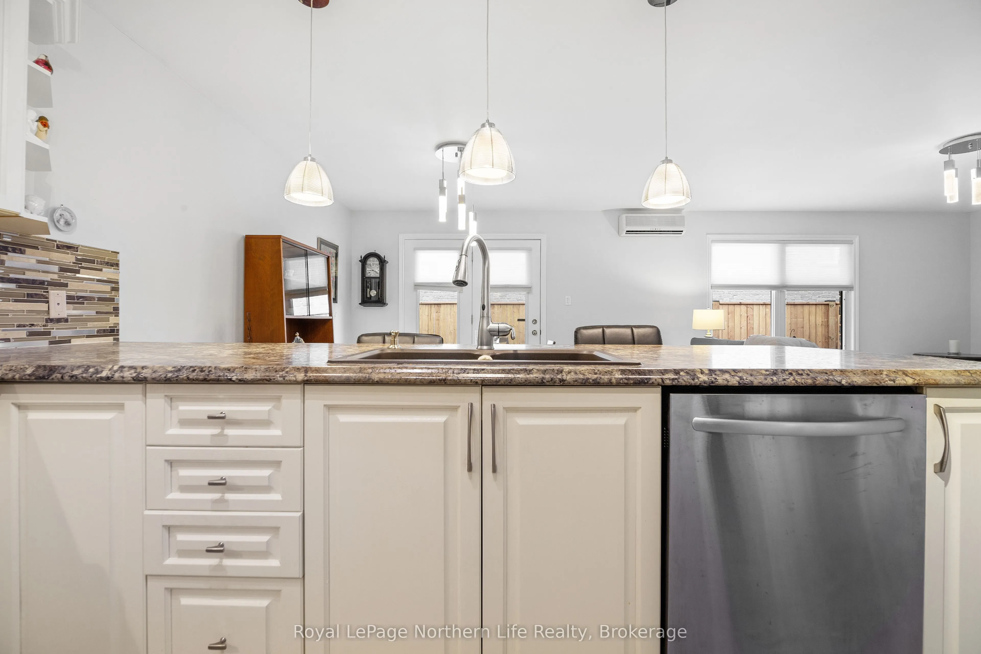582 Lakeshore Drive, #8