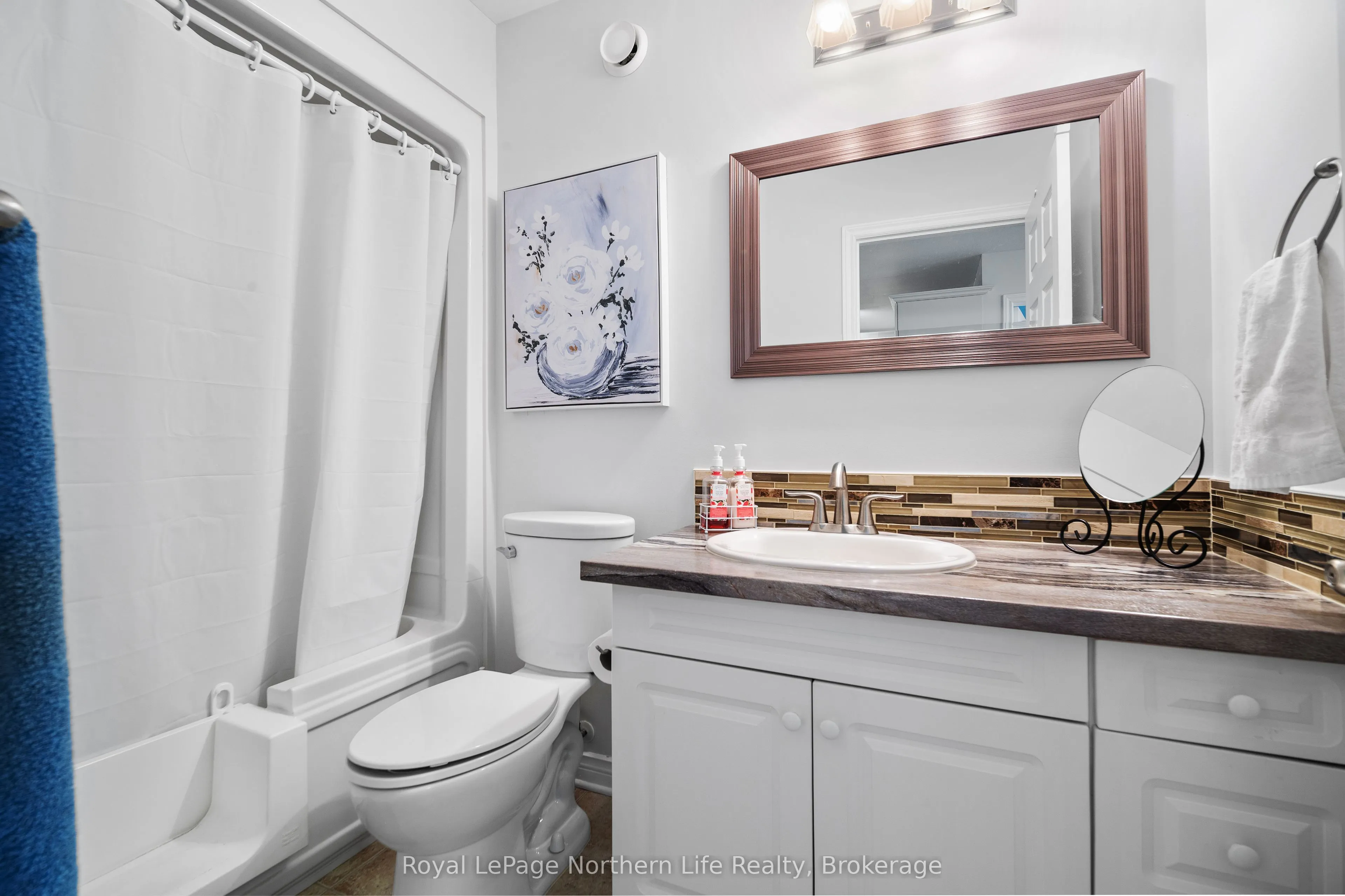 582 Lakeshore Drive, #8