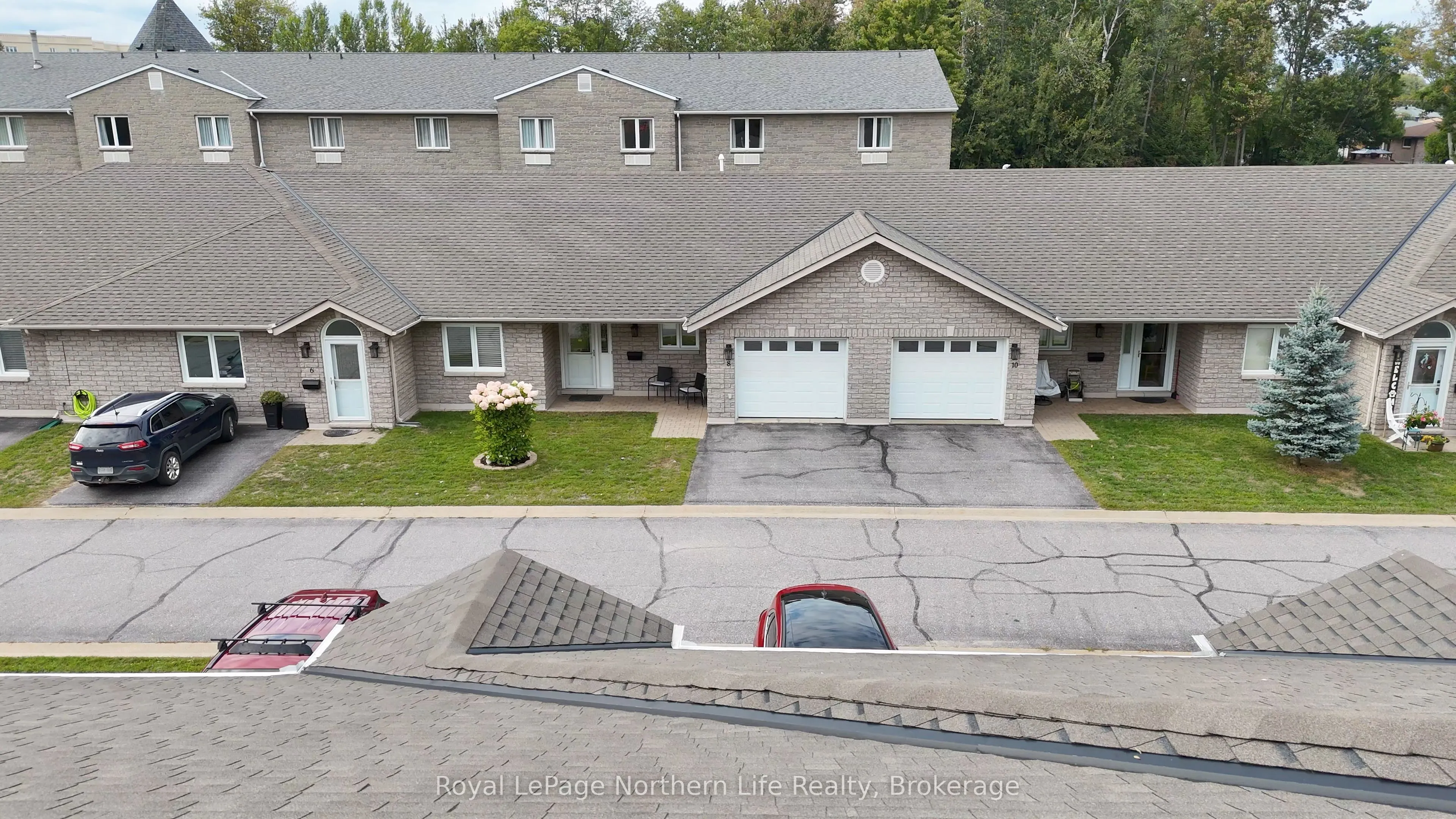 582 Lakeshore Drive, #8
