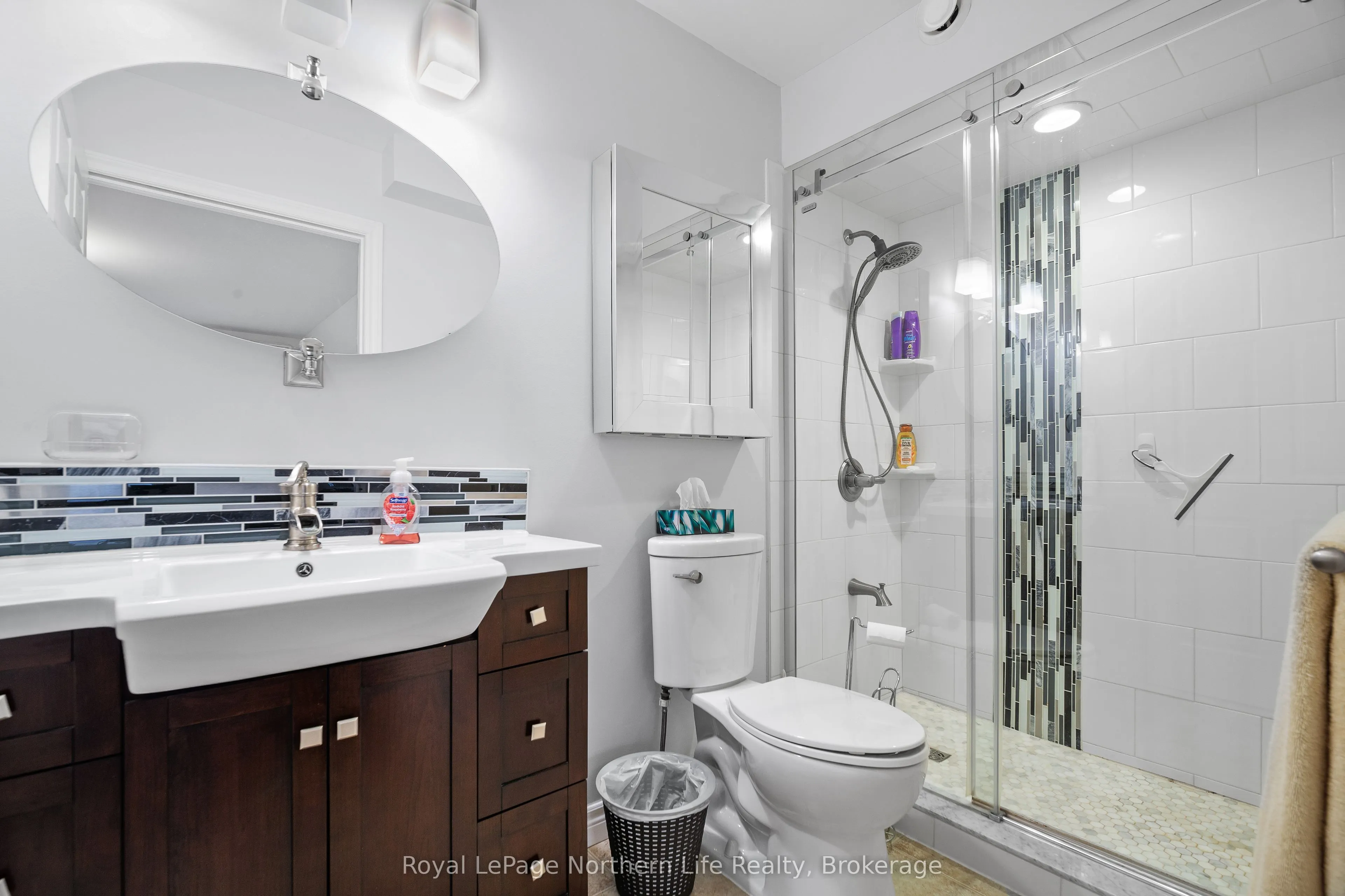 582 Lakeshore Drive, #8