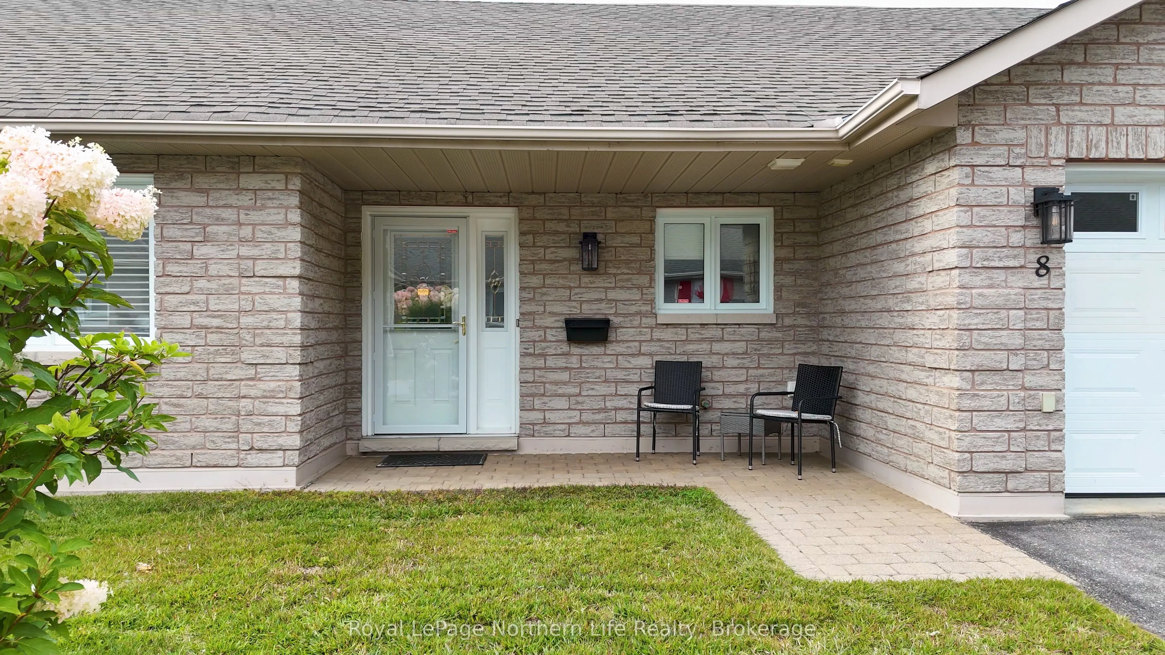 582 Lakeshore Drive, #8