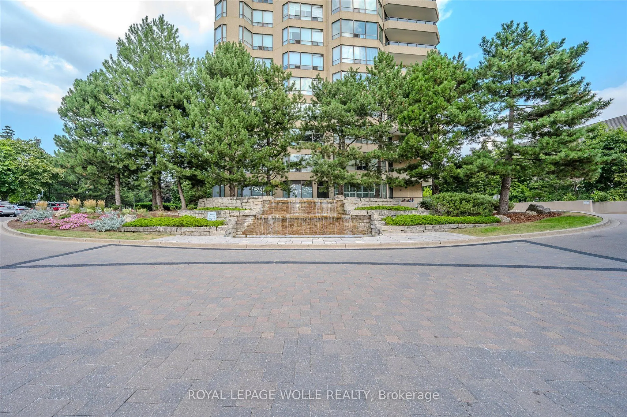 4 Willow Street, #903