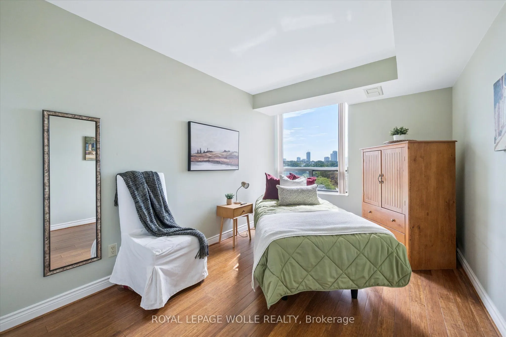 4 Willow Street, #903