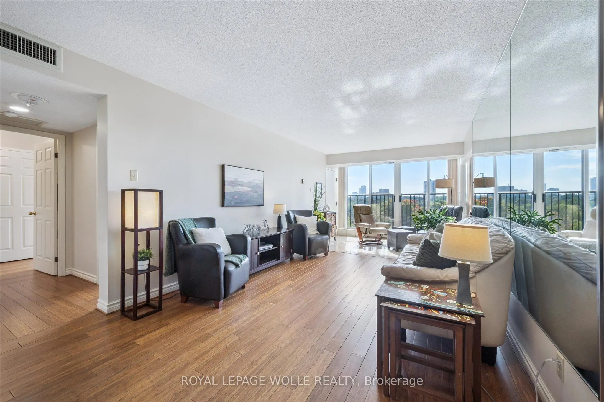 4 Willow Street, #903
