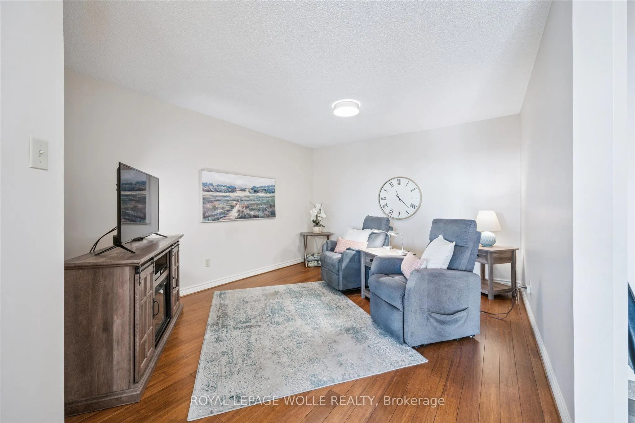 4 Willow Street, #903