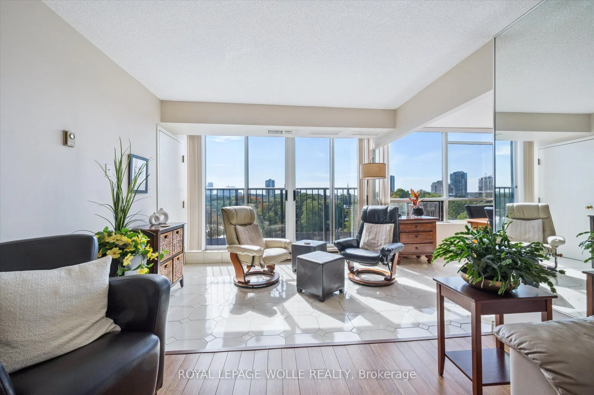 4 Willow Street, #903