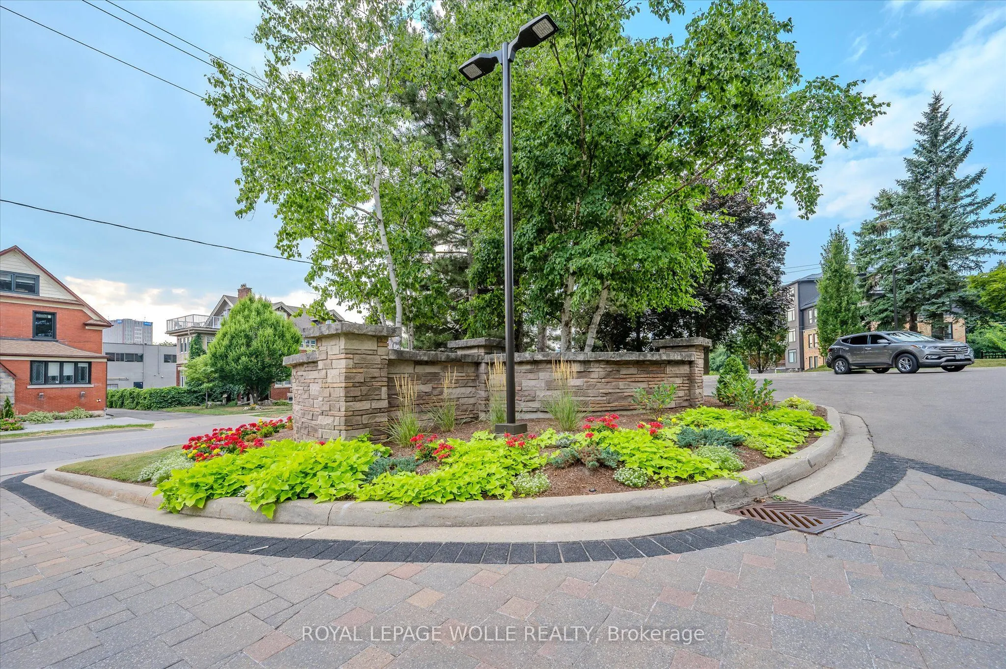 4 Willow Street, #903