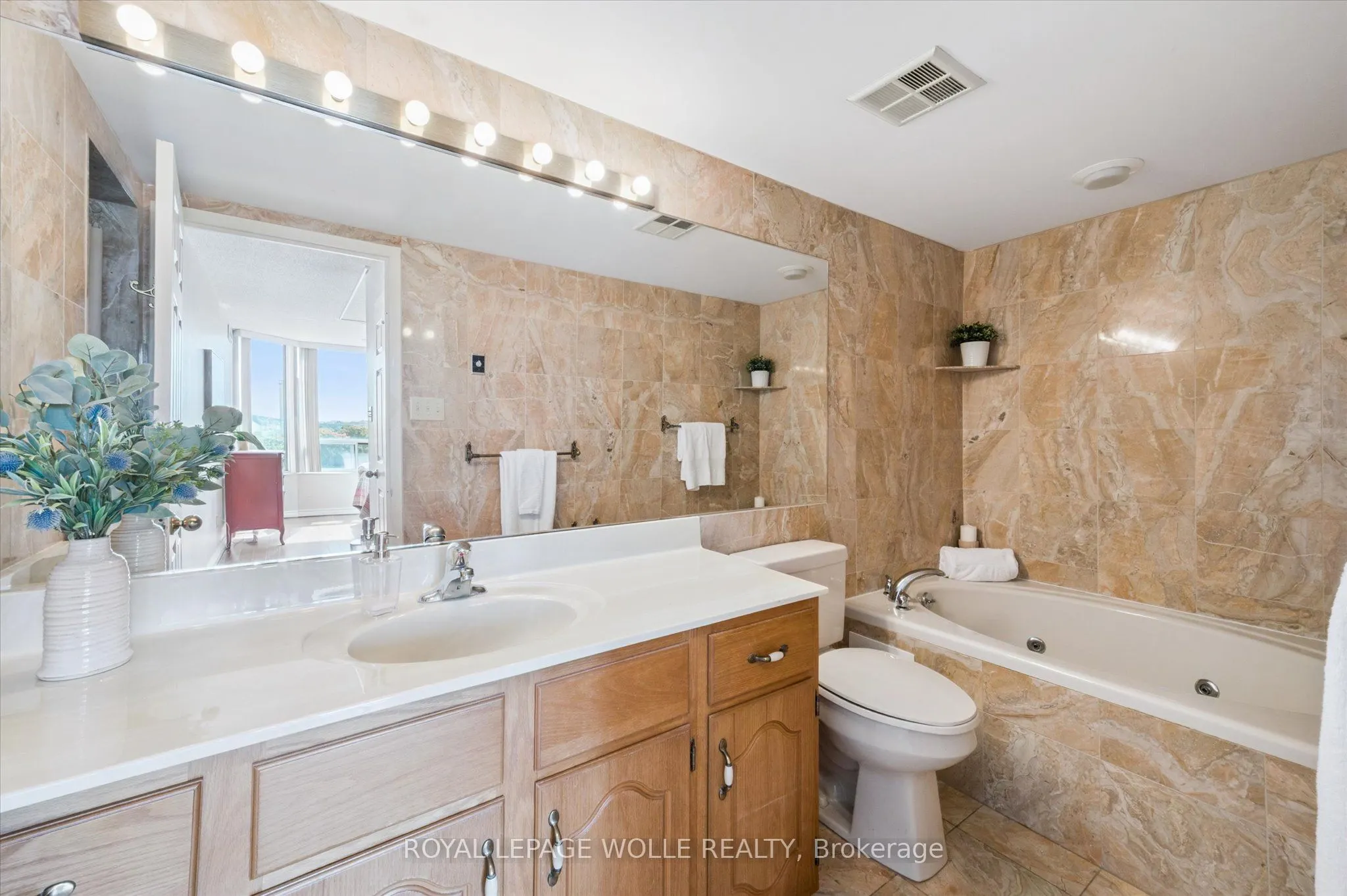 4 Willow Street, #903