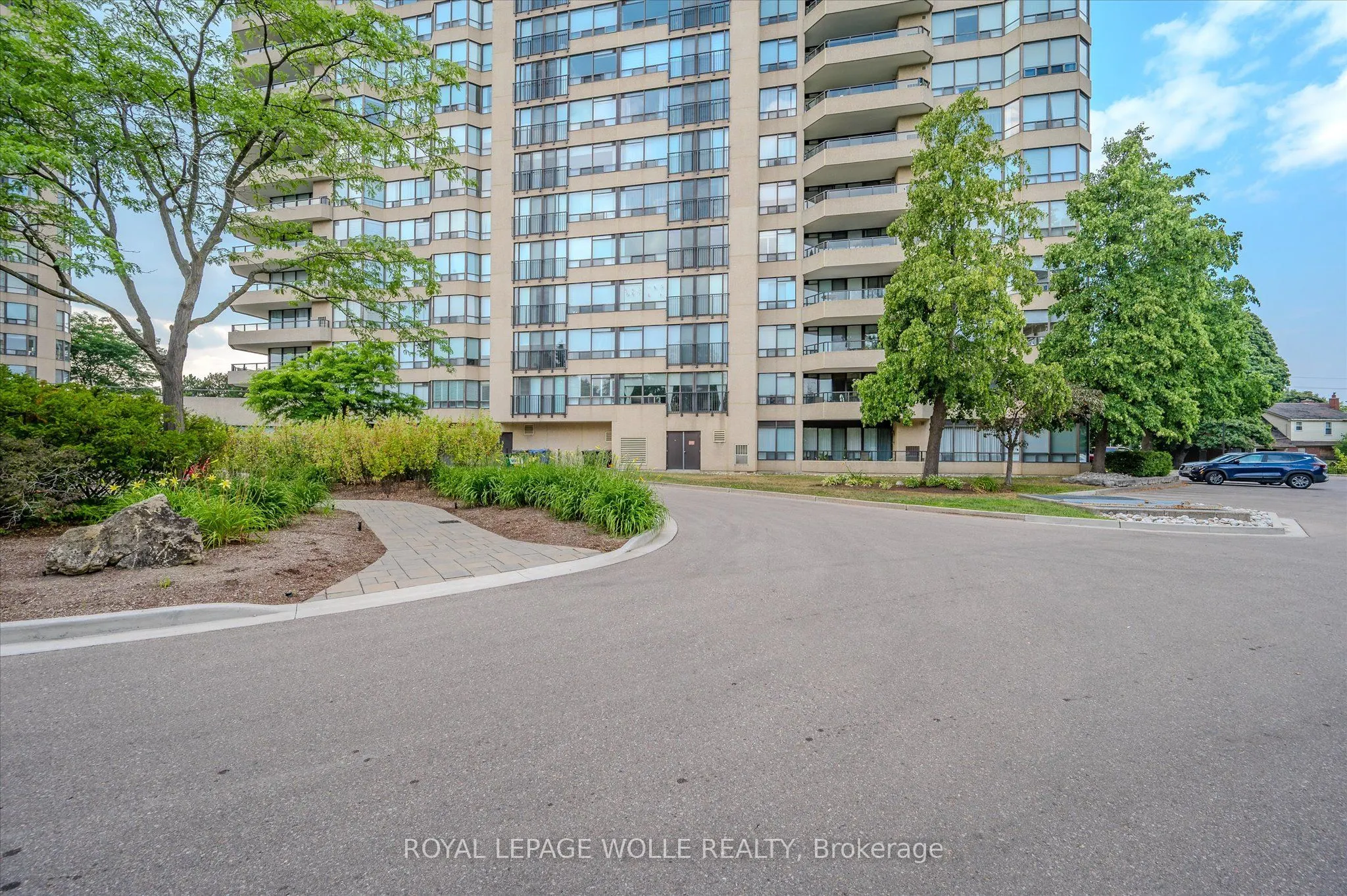 4 Willow Street, #903