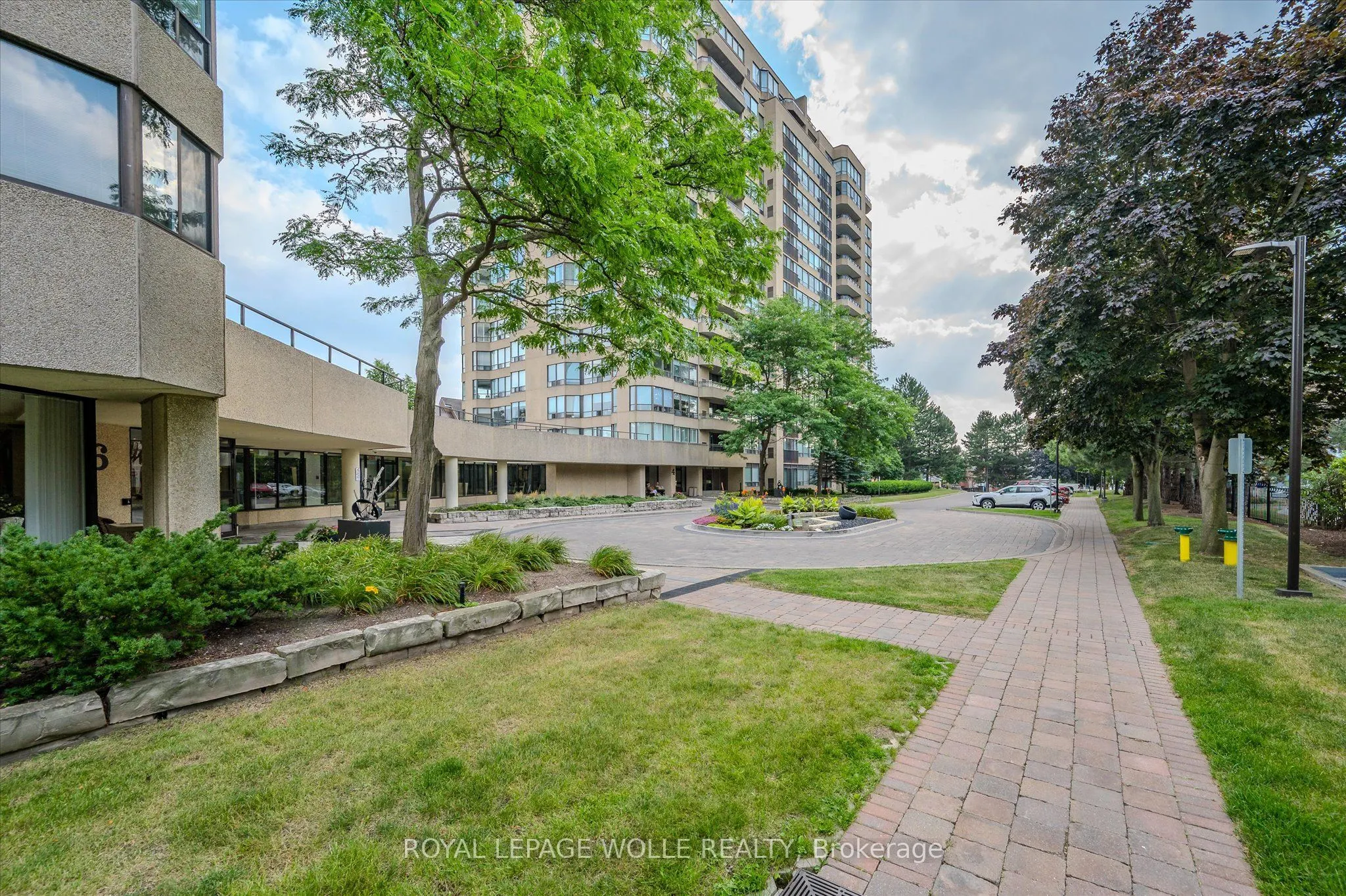 4 Willow Street, #903