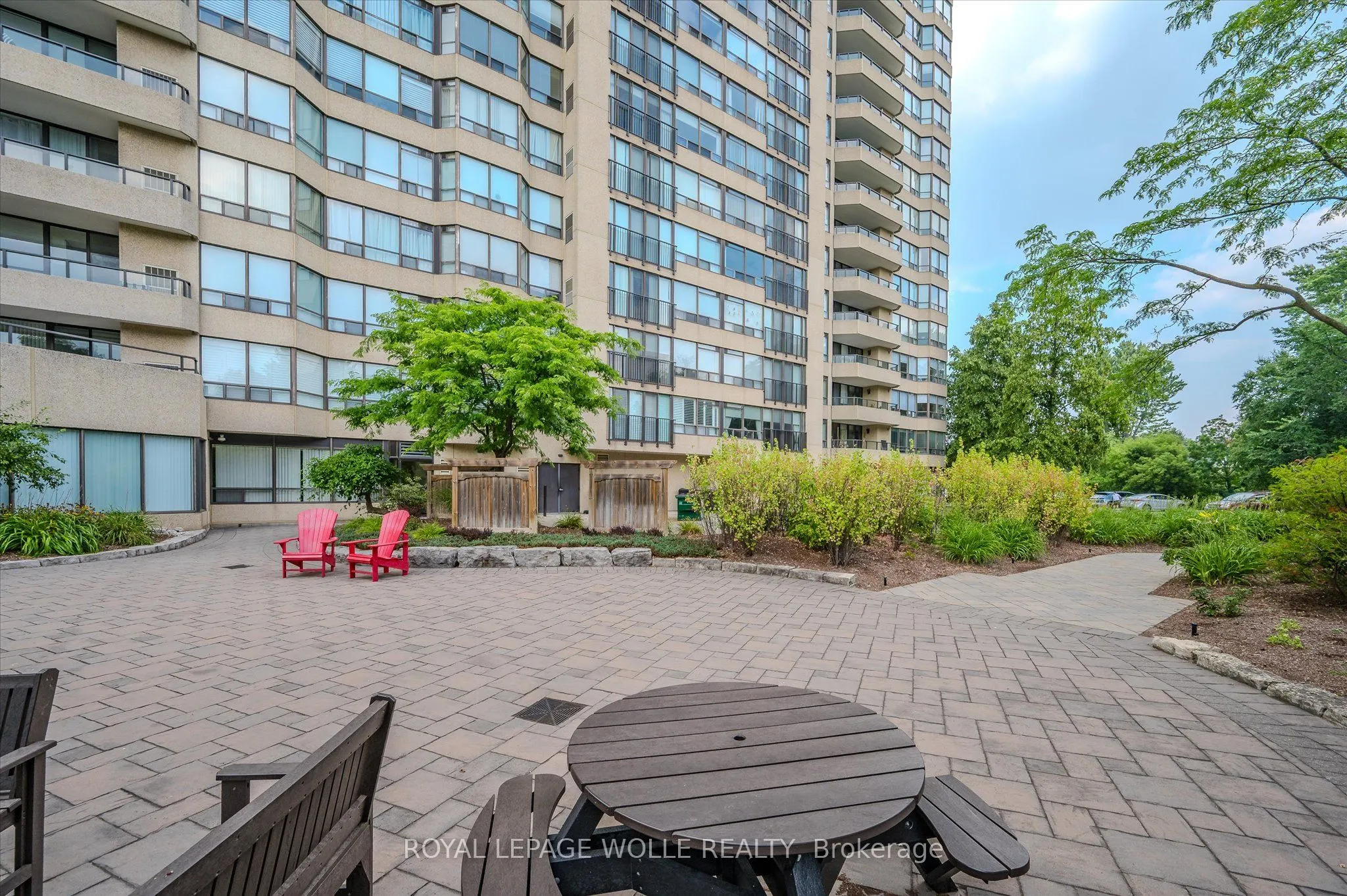 4 Willow Street, #903